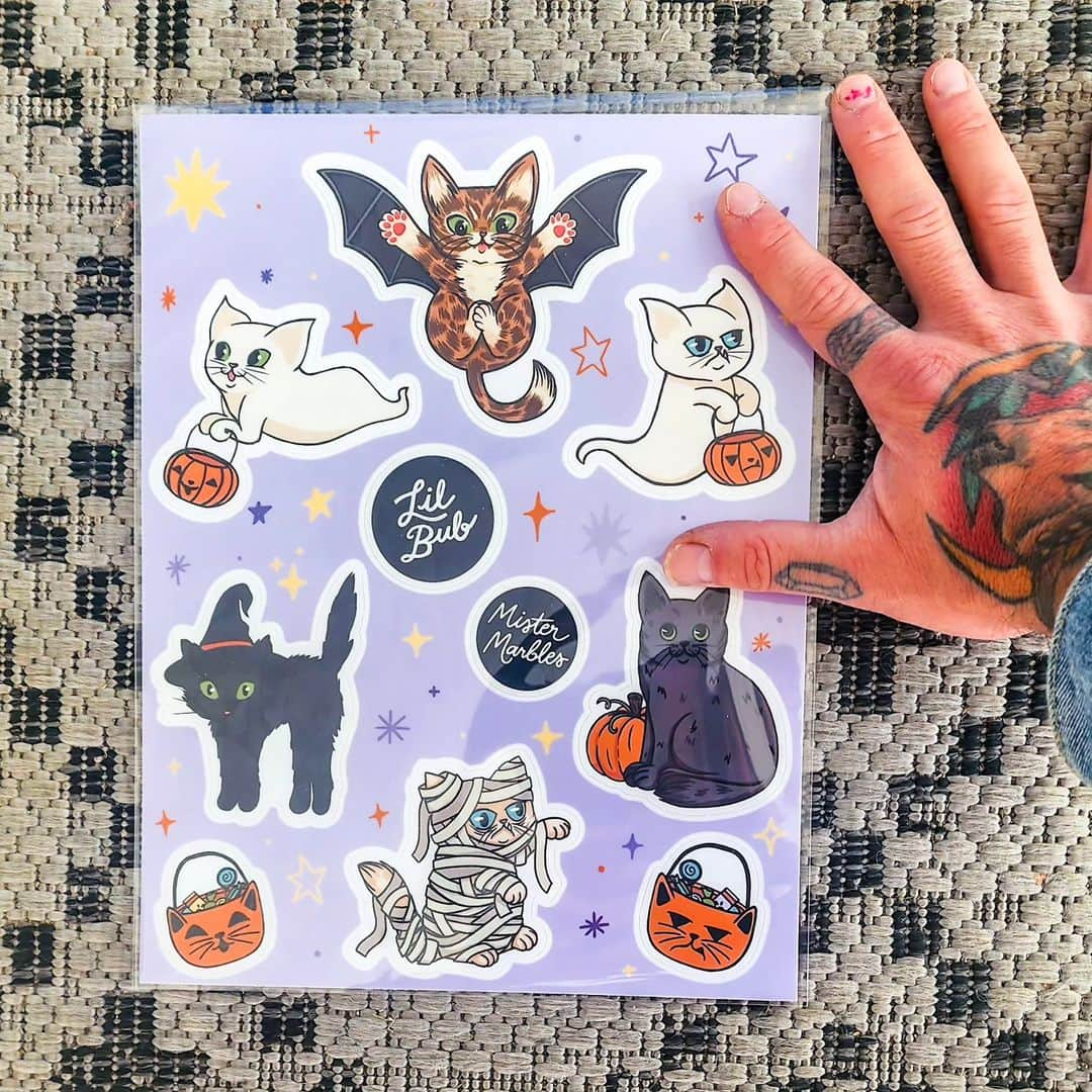 Lil BUBさんのインスタグラム写真 - (Lil BUBInstagram)「Celebrate this Halloween with Lil BUBat, Mister Mummyrbles, Lil Witch Pillow and Spooky The Cat!   Limited Edition Shirts (adult, kid, toddler, and baby sizes!), Acrylic Pin Sets, and Giant Sticker Sheets available in the BUB + MARBLES STORE at the link in BUB's bio (store.lilbub.com)  A portion of all proceeds benefit Lil BUB's Big FUND for Special Needs Pets」10月21日 2時50分 - iamlilbub