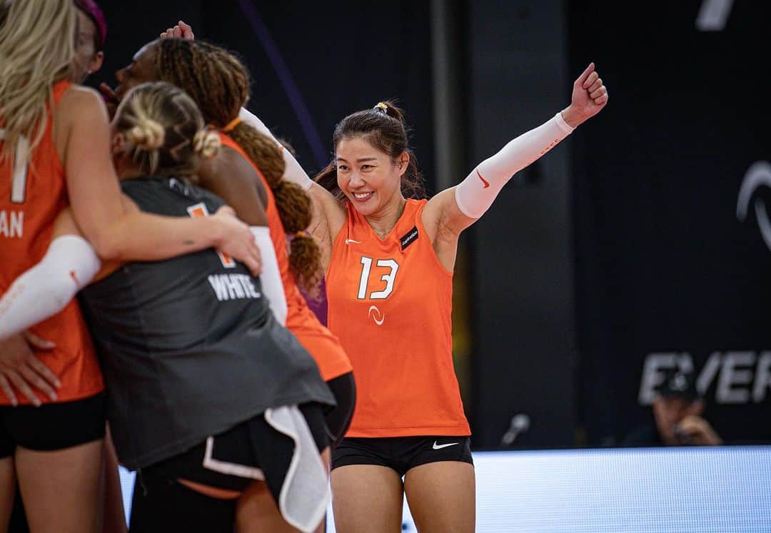 ヌットサラ・トムコムのインスタグラム：「Week 3 Team saguaro 🧡 #AUVB #Season3 วันนี้แข่ง 6 โมงเช้าไทย   @auprovolleyball  @auprosports  #BeUnlimited」