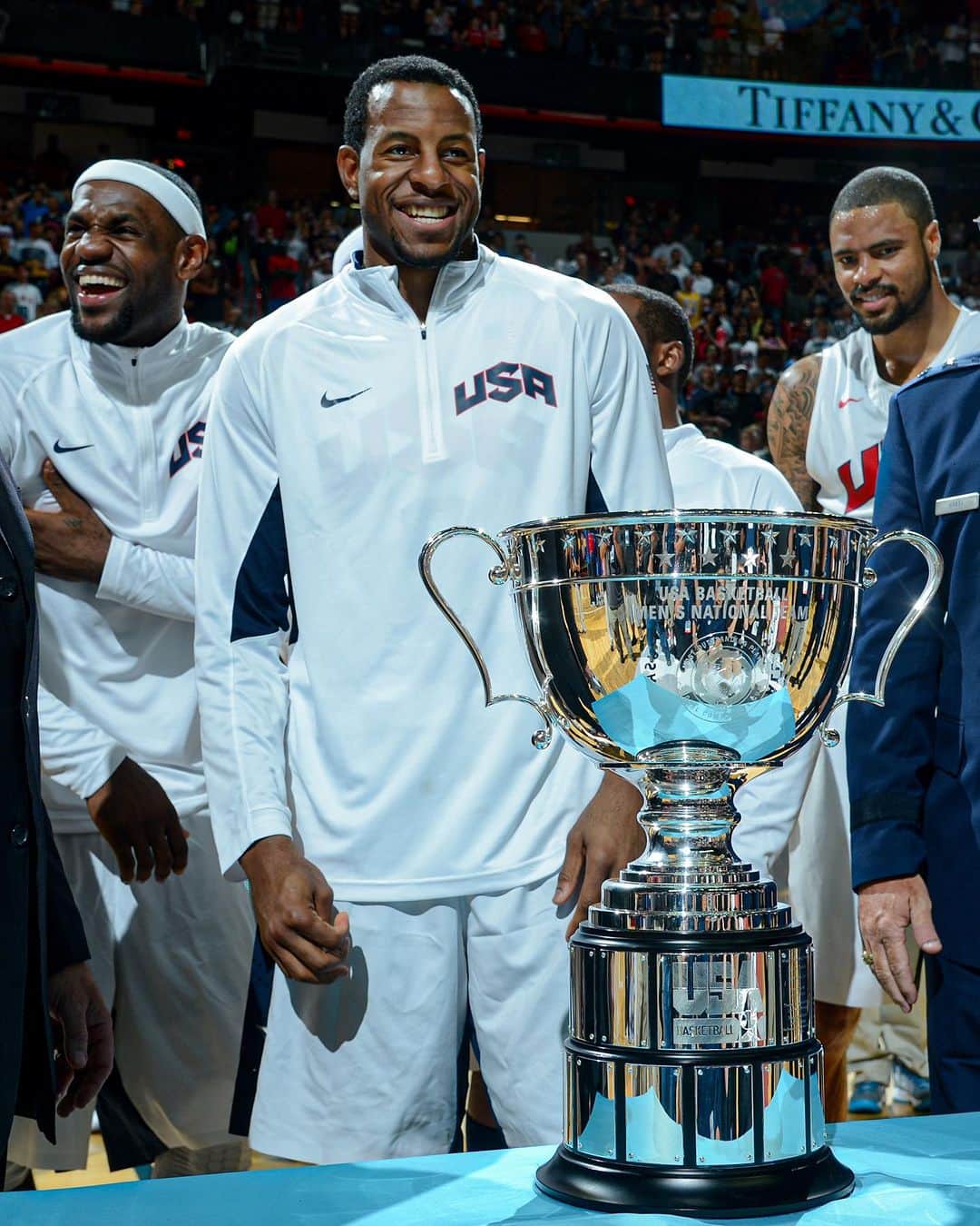 USA Basketballさんのインスタグラム写真 - (USA BasketballInstagram)「Happy retirement 🥇🥇 @andre! 🇺🇸 #USABfamily」10月21日 3時04分 - usabasketball