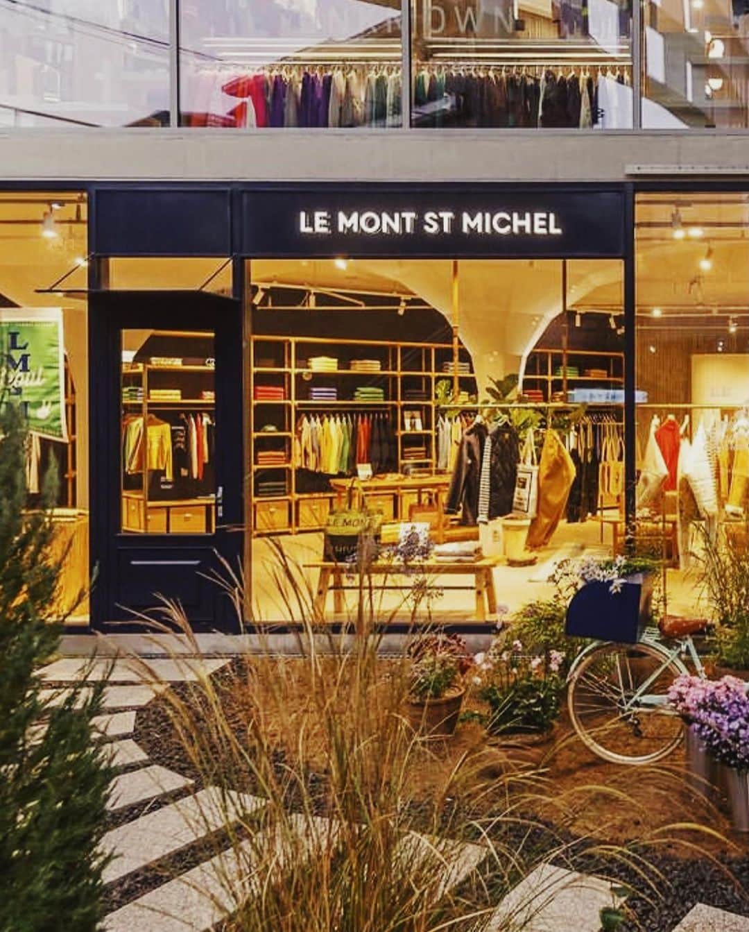 ル・モンサンミッシェルのインスタグラム：「BONJOUR SÉOUL !  Our flagship is open.」