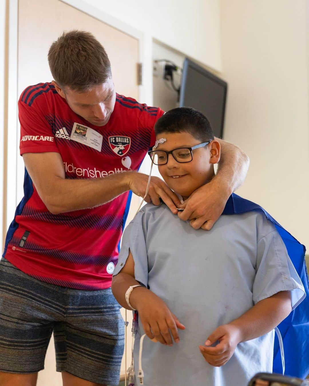 アシエル・イジャラメンディさんのインスタグラム写真 - (アシエル・イジャラメンディInstagram)「Para la comunidad ❤️  Asier and Alan recently took a trip to @childrens to spend some time with the patients and play lotería!」10月21日 3時10分 - illarra4