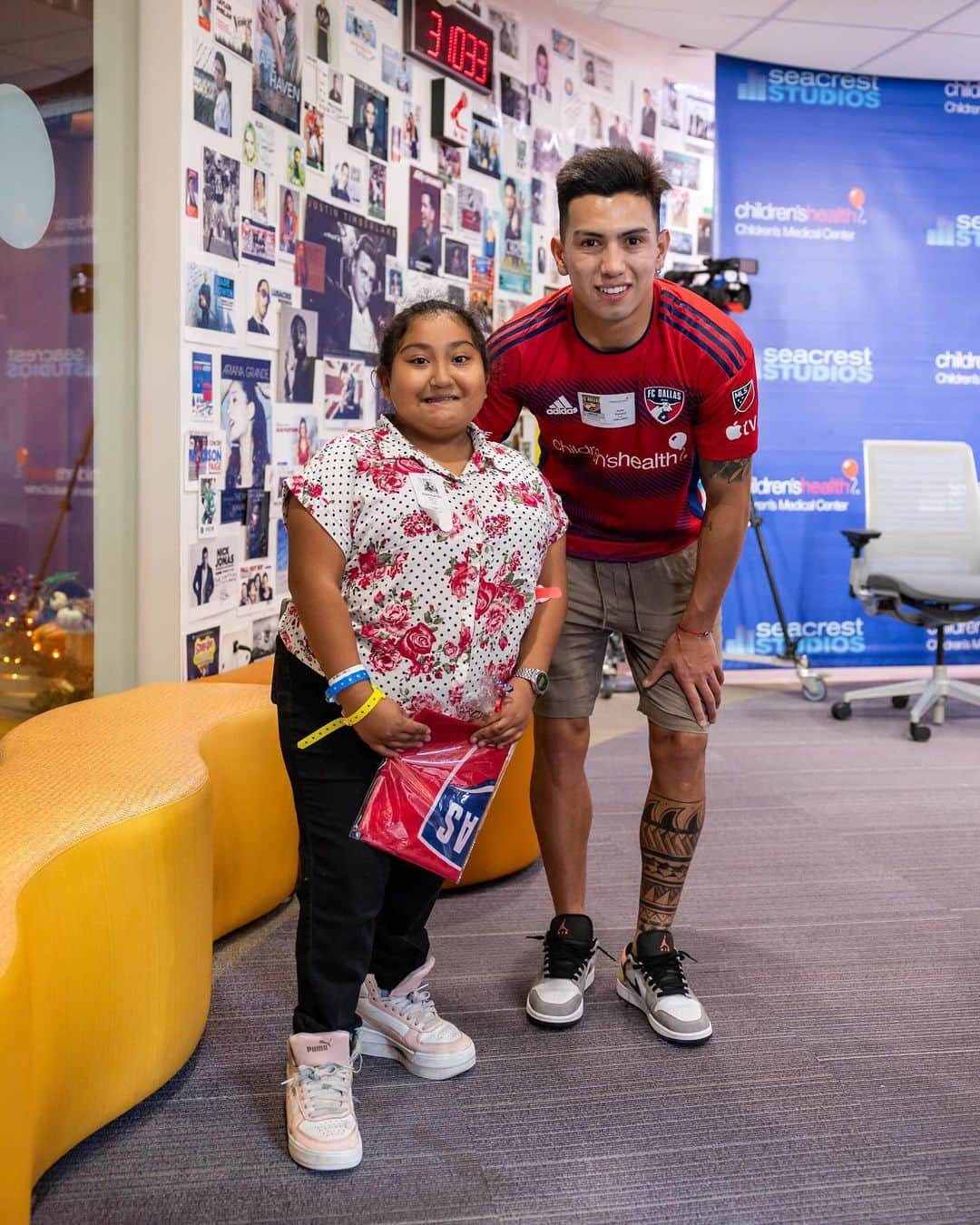 アシエル・イジャラメンディさんのインスタグラム写真 - (アシエル・イジャラメンディInstagram)「Para la comunidad ❤️  Asier and Alan recently took a trip to @childrens to spend some time with the patients and play lotería!」10月21日 3時10分 - illarra4