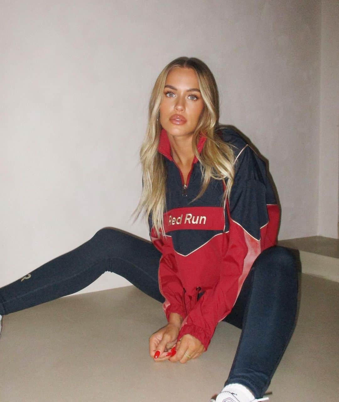 のインスタグラム：「@redrun_activewear new collection Parisian Night launching tomorrow and you don’t wanna miss it ❤️ad」