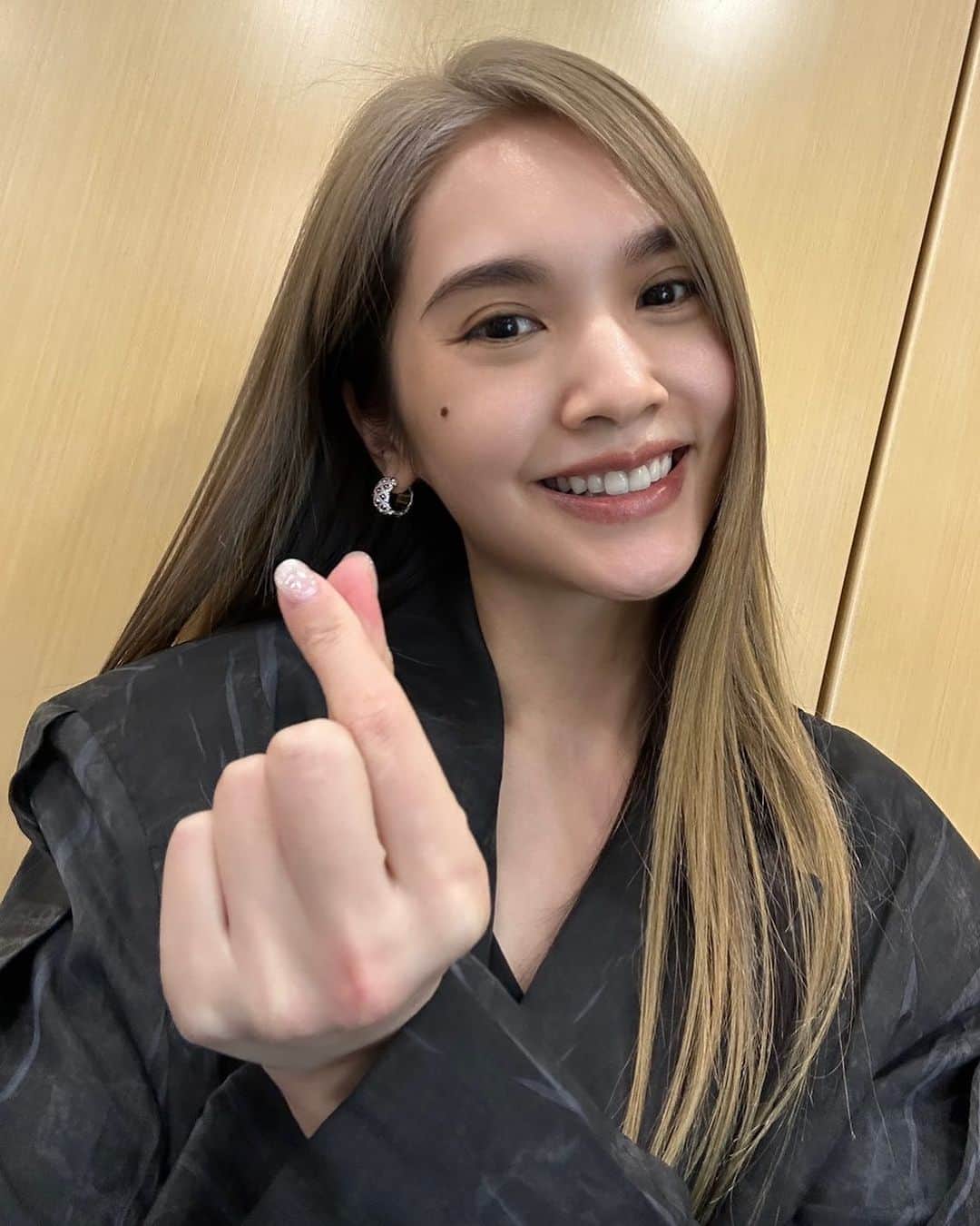 レイニー・ヤンのインスタグラム：「就想發張自拍說晚安 晚安💤」