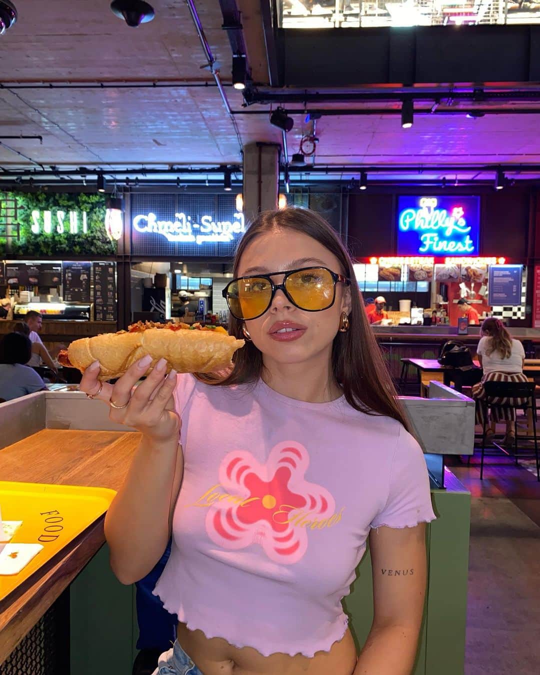 LOCAL HEROESのインスタグラム：「hot dog or hot me 🌭❤️‍🔥 / Last Pieces Cyber Cute Slim Fit Tee」