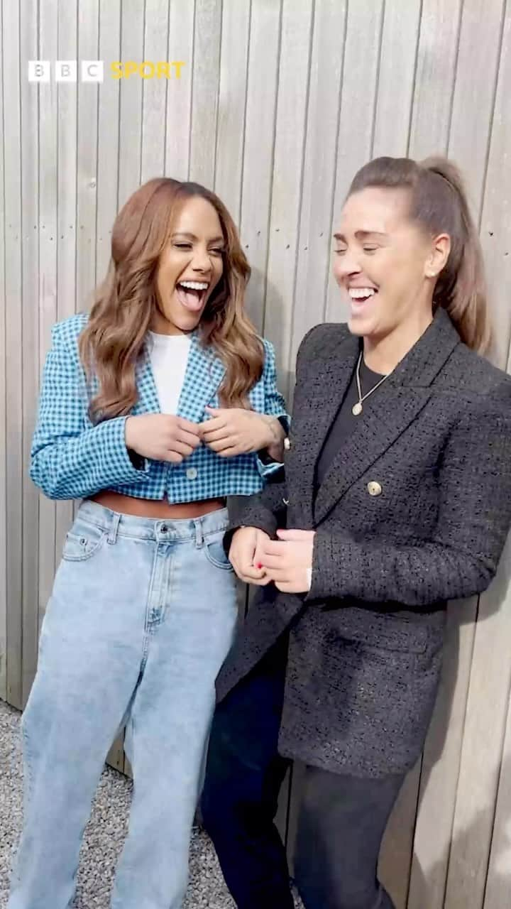 ファラ・ウィリアムズのインスタグラム：「Good friends can always tell the truth! 🗣️  #AlexScott #FaraWilliams #Football #Friends #WSL」