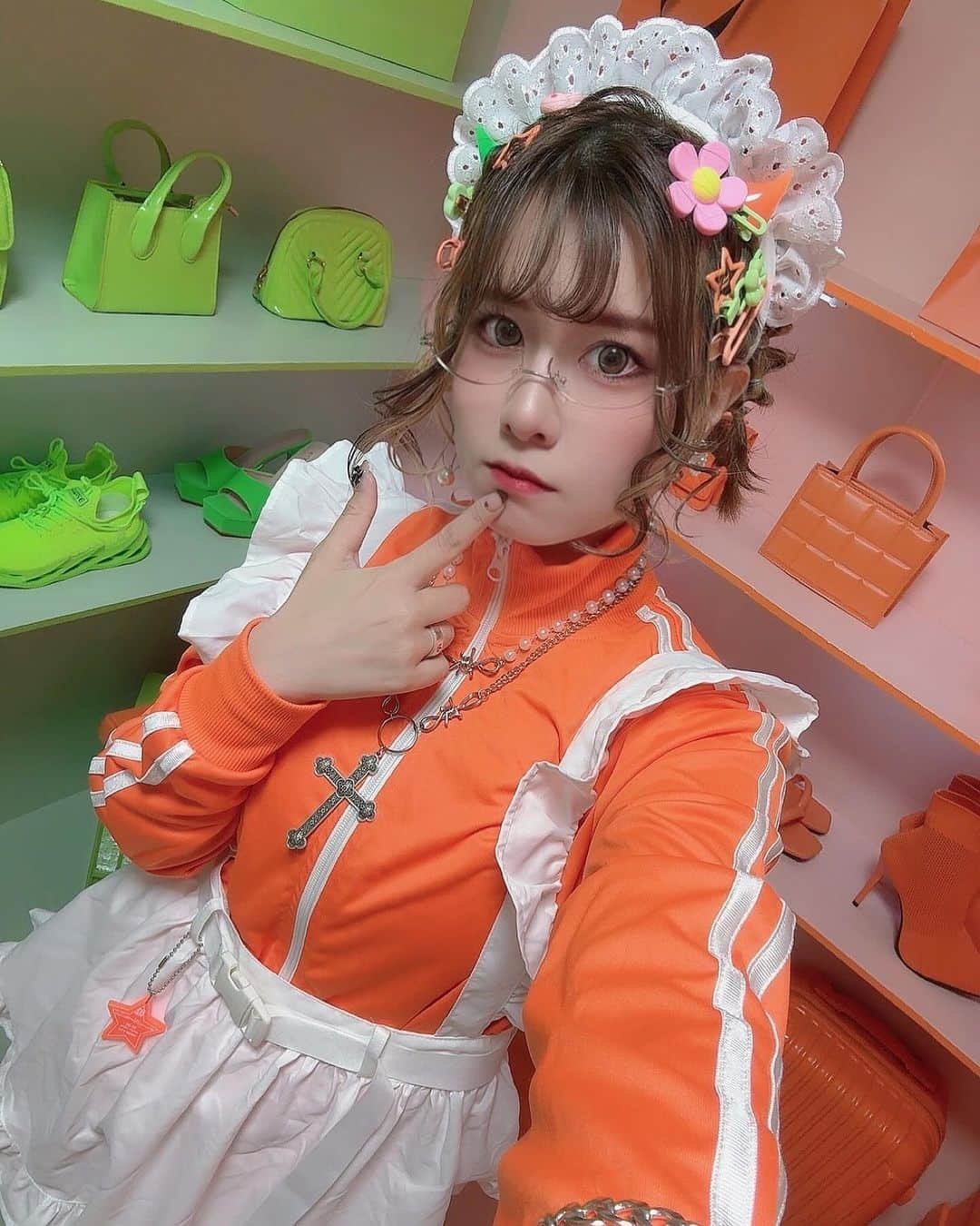 七瀬さくらのインスタグラム：「ずっと撮りたかったスタジオで撮影していた🧡💚 オレンジなジャージメイドは好き？  #RTは可愛いの再放送 ──────────────── #ショートカット女子 #インスタグラビア #グラビアモデル #コスプレイヤー  #ビジョビ #女内衣 #グラドル自画撮り部 #cosplayersofinstagram #cosplayer #코스프레 #角色扮演 #gravure #Japanesegirl #自拍 #模特 #그라비아 #수영복 #모델 #凹版印刷 #屁股 #内裤 #泳衣 #라이키 ────────────────」