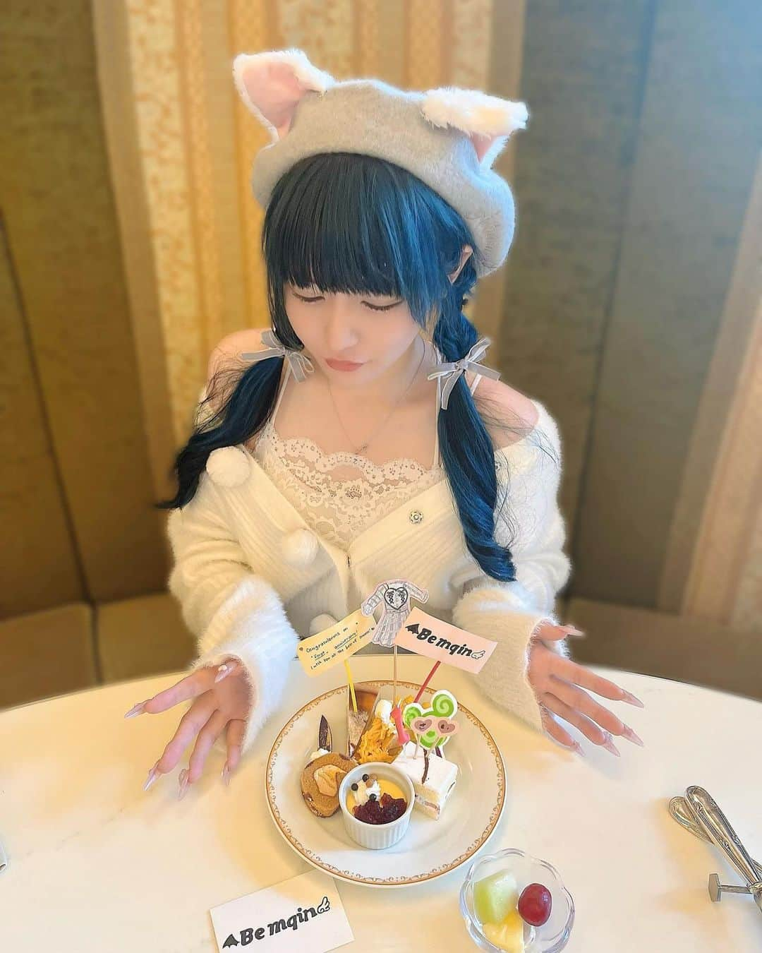 さきちゃんさんのインスタグラム写真 - (さきちゃんInstagram)「久しぶりに日常投稿を🐈💭(かなり時差あるけど) ㅤㅤㅤㅤㅤㅤㅤㅤㅤㅤㅤㅤㅤㅤㅤㅤㅤㅤㅤㅤㅤㅤㅤㅤㅤㅤㅤㅤㅤㅤㅤㅤㅤㅤㅤㅤㅤㅤㅤ Bemqin1周年のお祝いしてもらったんだー😭❤︎ ㅤㅤㅤㅤㅤㅤㅤㅤㅤㅤㅤㅤ 友達がお誕生日だったから大好きなシャーウッドで お祝いしようって思って行ったんだけど、 サプライズ被りしちゃった😹💭 ㅤㅤㅤㅤㅤㅤㅤㅤㅤㅤㅤㅤㅤ 原点にして頂点な1stCollectionのハートワンピースと ロゴは全部手書きなんだよ(T . T)かわいい🥲💕💕 ㅤㅤㅤㅤㅤㅤㅤㅤㅤㅤㅤㅤㅤ #bemqin #ankrouge #アンクルージュ #ディズニーランドホテル #シャーウッド #シャーウッドガーデンレストラン #ディズニーシー #ジェラトーニコーデ」10月21日 9時18分 - ankrouge____saki