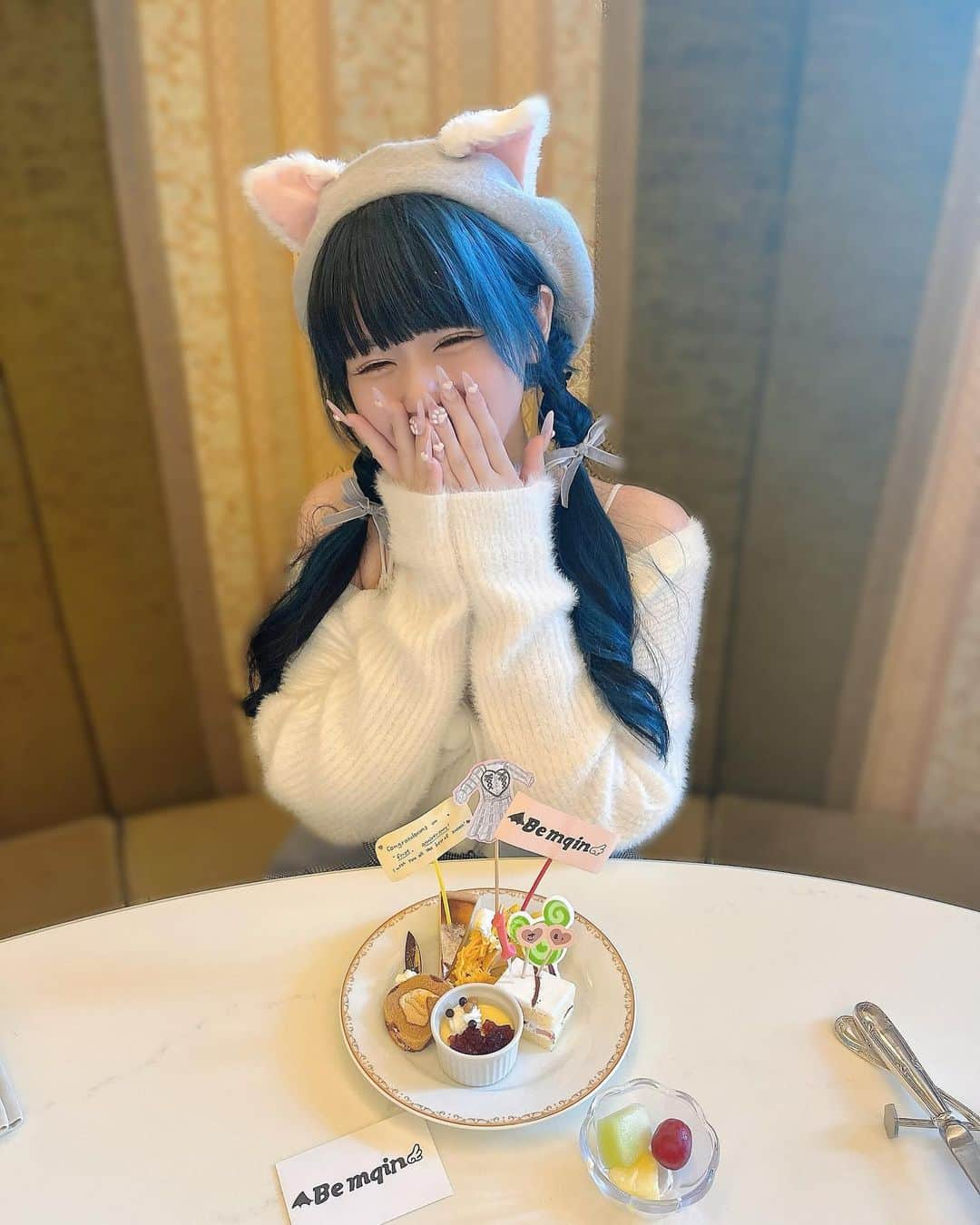 さきちゃんさんのインスタグラム写真 - (さきちゃんInstagram)「久しぶりに日常投稿を🐈💭(かなり時差あるけど) ㅤㅤㅤㅤㅤㅤㅤㅤㅤㅤㅤㅤㅤㅤㅤㅤㅤㅤㅤㅤㅤㅤㅤㅤㅤㅤㅤㅤㅤㅤㅤㅤㅤㅤㅤㅤㅤㅤㅤ Bemqin1周年のお祝いしてもらったんだー😭❤︎ ㅤㅤㅤㅤㅤㅤㅤㅤㅤㅤㅤㅤ 友達がお誕生日だったから大好きなシャーウッドで お祝いしようって思って行ったんだけど、 サプライズ被りしちゃった😹💭 ㅤㅤㅤㅤㅤㅤㅤㅤㅤㅤㅤㅤㅤ 原点にして頂点な1stCollectionのハートワンピースと ロゴは全部手書きなんだよ(T . T)かわいい🥲💕💕 ㅤㅤㅤㅤㅤㅤㅤㅤㅤㅤㅤㅤㅤ #bemqin #ankrouge #アンクルージュ #ディズニーランドホテル #シャーウッド #シャーウッドガーデンレストラン #ディズニーシー #ジェラトーニコーデ」10月21日 9時18分 - ankrouge____saki