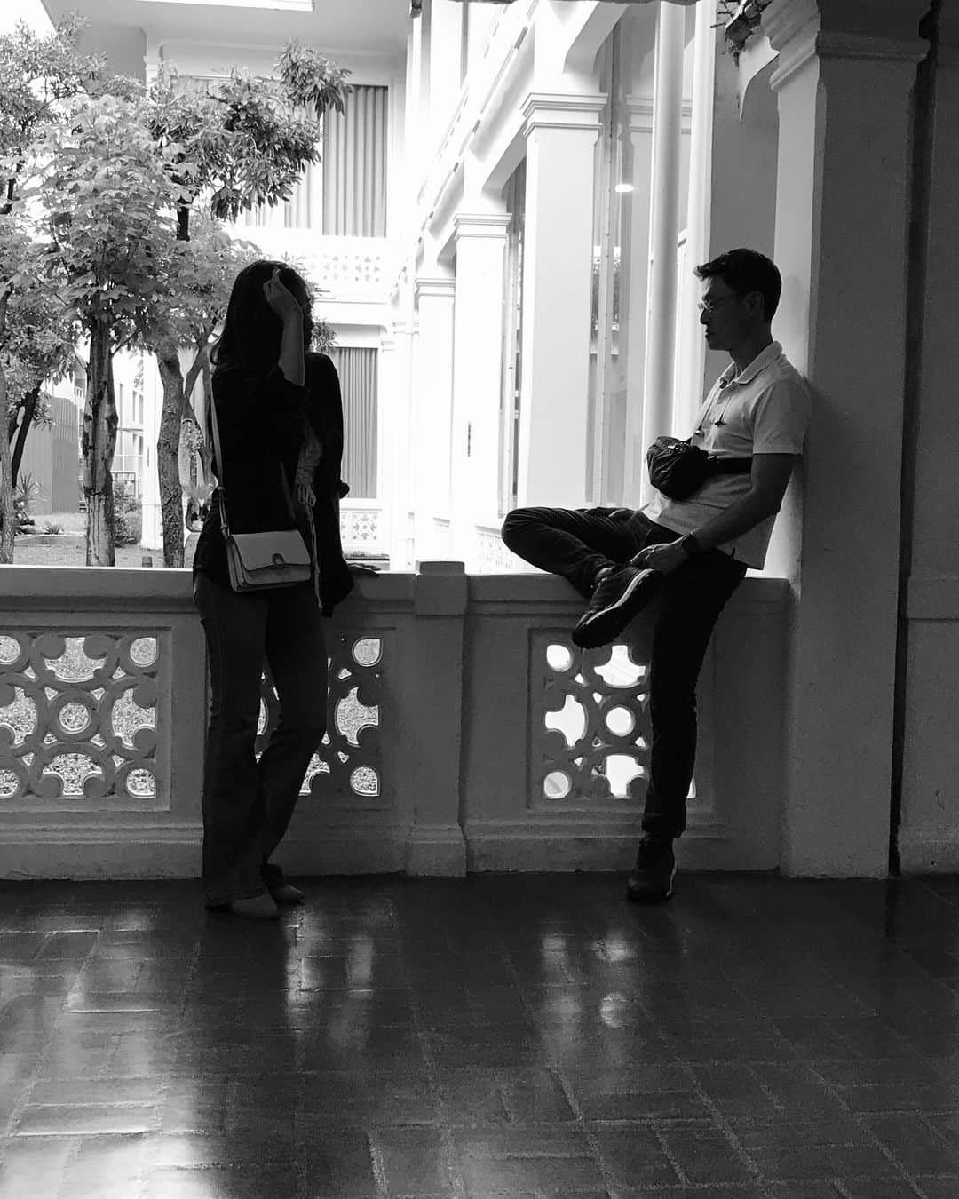 イプシー・キーラティのインスタグラム：「Then til now 🤍 from keeping a distance. to getting closer to you. knowing you more. loving you more . it’s been such an amazing journey.   พ่อเป็นคนที่ซีรัก และชื่นชม มาตั้งแต่ซีเกิด และจนถึงทุกวันนี้ ที่พ่อค่อยๆเติบโตไปกับชีวิต.. ซีก็ยังคงรู้สึกเหมือนเดิม จริงๆมากกว่าเดิมด้วยซ้ำ :) ดีใจมากๆ ที่ระยะห่างของเรา ได้เขยิบเข้ามาใกล้ขึ้นแล้ว.. ขอบคุณพ่อที่เป็นแรงบันดาลใจให้ลูกเสมอ โดยที่พ่อแค่เป็นตัวเอง. เป็นกำลังใจให้ กับ การค่อยๆเติบโตต่อไปของพ่อนะคะ. Remember you always got me as your support! 🫶🏽  I love you so much daddy.. and trust me.. “ you are great. “ :-) 🤍   happy birthday ja 🥞🎂 my @gypdad」