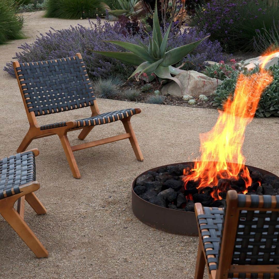 HGTVさんのインスタグラム写真 - (HGTVInstagram)「Nothing says fall quite like a chilly night around a fire pit 🪵🔥⁠ ⁠ And, if you're looking to add some elemental excitement to your outdoor space this season, consider one of these cozy and stylish fire pit design ideas. ⁠ ⁠ Which one would you want in your backyard? ⁠ ⁠ Head to the 👉 link in bio for more fire pit design ideas. #HGTVOutdoors⁠ ⁠ 📸: @_david_land, Lepere Studio, @rusticwhiteinteriors, John McCarthy Photography, @spacecrafting_photography, Alderwood Landscaping, Holly Lepere」10月21日 4時05分 - hgtv