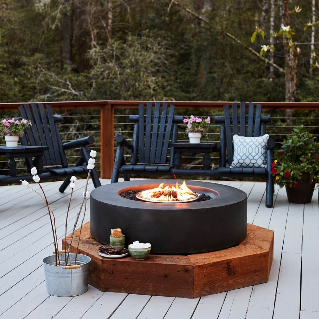 HGTVのインスタグラム：「Nothing says fall quite like a chilly night around a fire pit 🪵🔥⁠ ⁠ And, if you're looking to add some elemental excitement to your outdoor space this season, consider one of these cozy and stylish fire pit design ideas. ⁠ ⁠ Which one would you want in your backyard? ⁠ ⁠ Head to the 👉 link in bio for more fire pit design ideas. #HGTVOutdoors⁠ ⁠ 📸: @_david_land, Lepere Studio, @rusticwhiteinteriors, John McCarthy Photography, @spacecrafting_photography, Alderwood Landscaping, Holly Lepere」