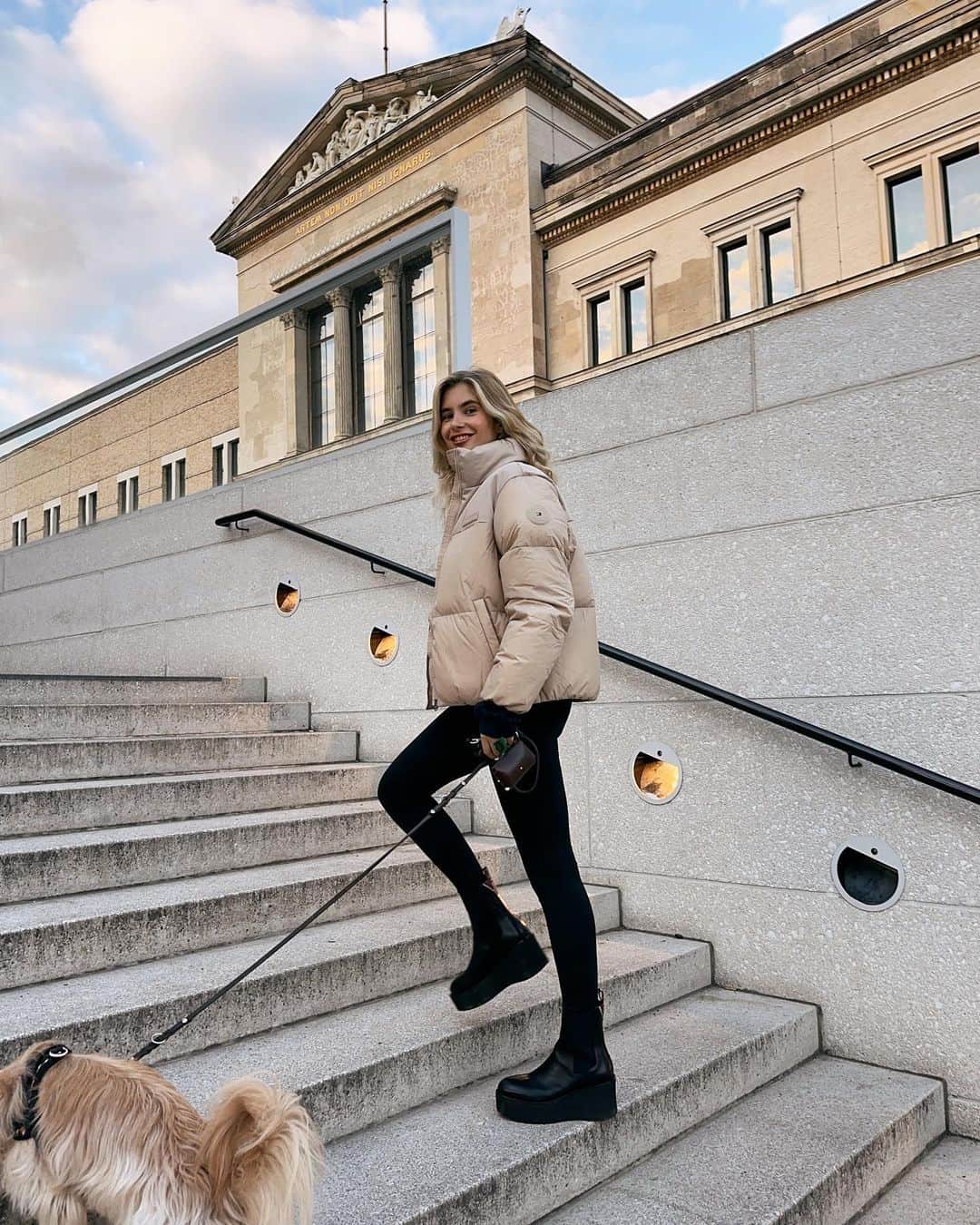 Xenia Adontsのインスタグラム：「Power puff girl 🐡 @tommyhilfiger #TommyHilfiger #TommyFamily Anzeige」