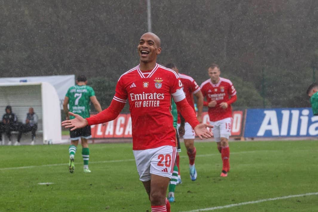 ジョアン・マリオのインスタグラム：「Açores 🙌🏾 na próxima fase @slbenfica 🔴⚪️」