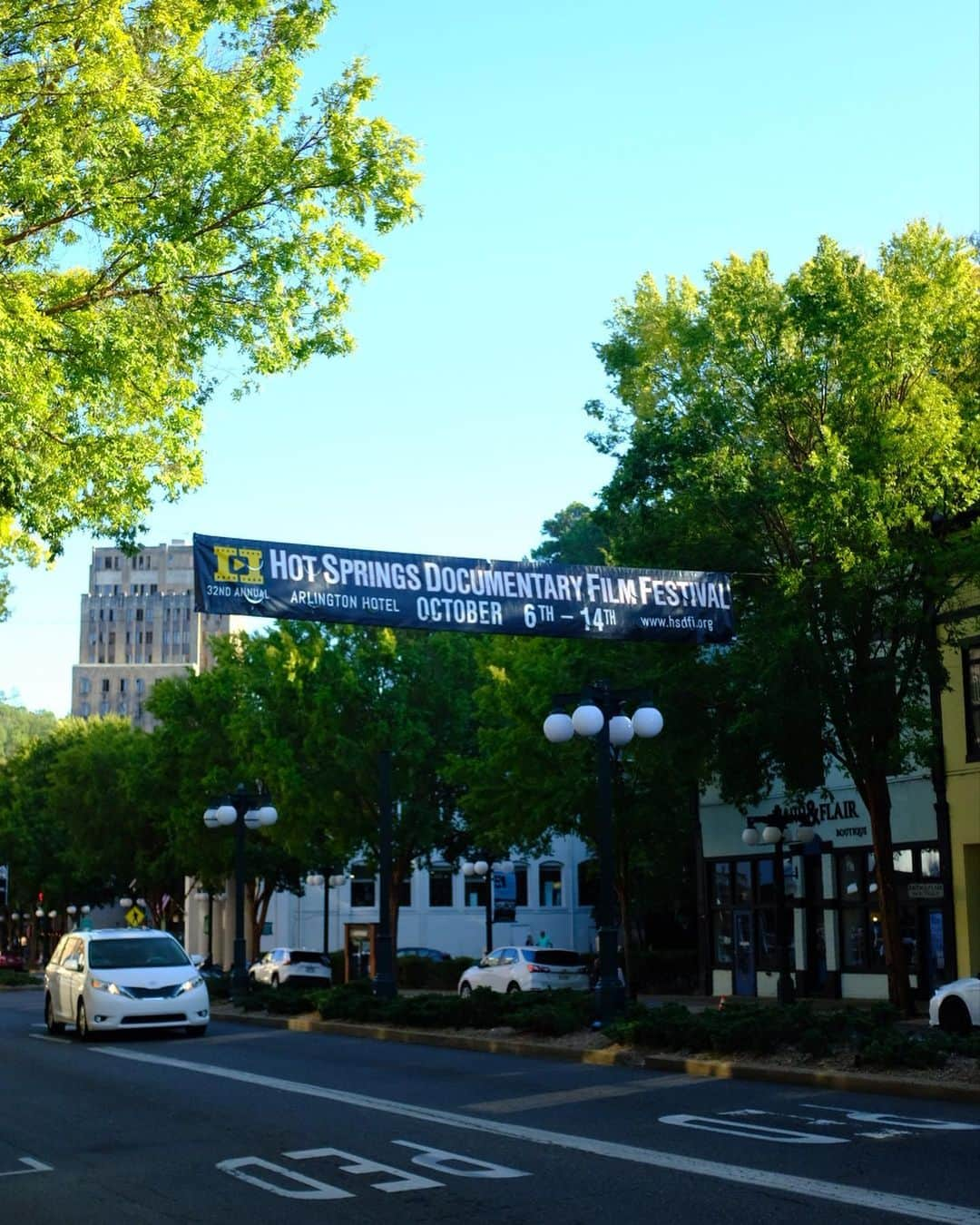 Kishi Bashiさんのインスタグラム写真 - (Kishi BashiInstagram)「What a week in Arkansas! Was an absolute honor to screen @omoiyarisongfilm at the longest running documentary festival in North America, The Hot Springs Documentary Film Festival @hsdff We also enjoyed partaking in the Japanese tradition of karaoke with you all! (Which became a staple of our tour with the film last month)  Thank you for having us! For your southern hospitality! For making us feel at home and for letting us bring our film to such an incredible audience in the historic Arlington! ❤️  @kishi_bashi @jtaylorsmith @mtvdocs  #omoiyari #hotsprings #karaoke」10月21日 4時23分 - kishi_bashi