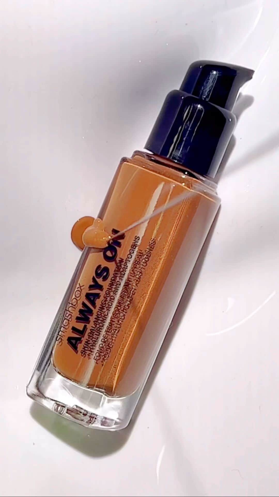 Smashboxのインスタグラム：「Skin-like coverage. Skin-caring ingredients.   Shop Always On foundation at ulta.com Link in bio @ultabeauty #UltaBeauty #AlwaysOnFoundation」