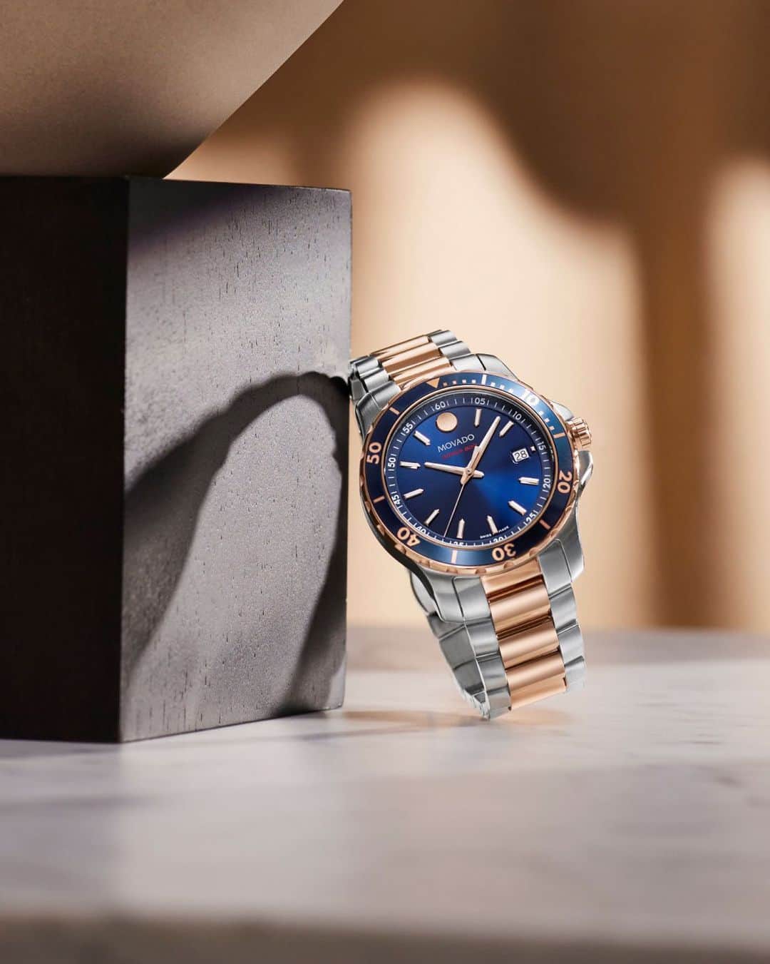 モバードのインスタグラム：「Balancing form and function.  Featuring: Series 800」