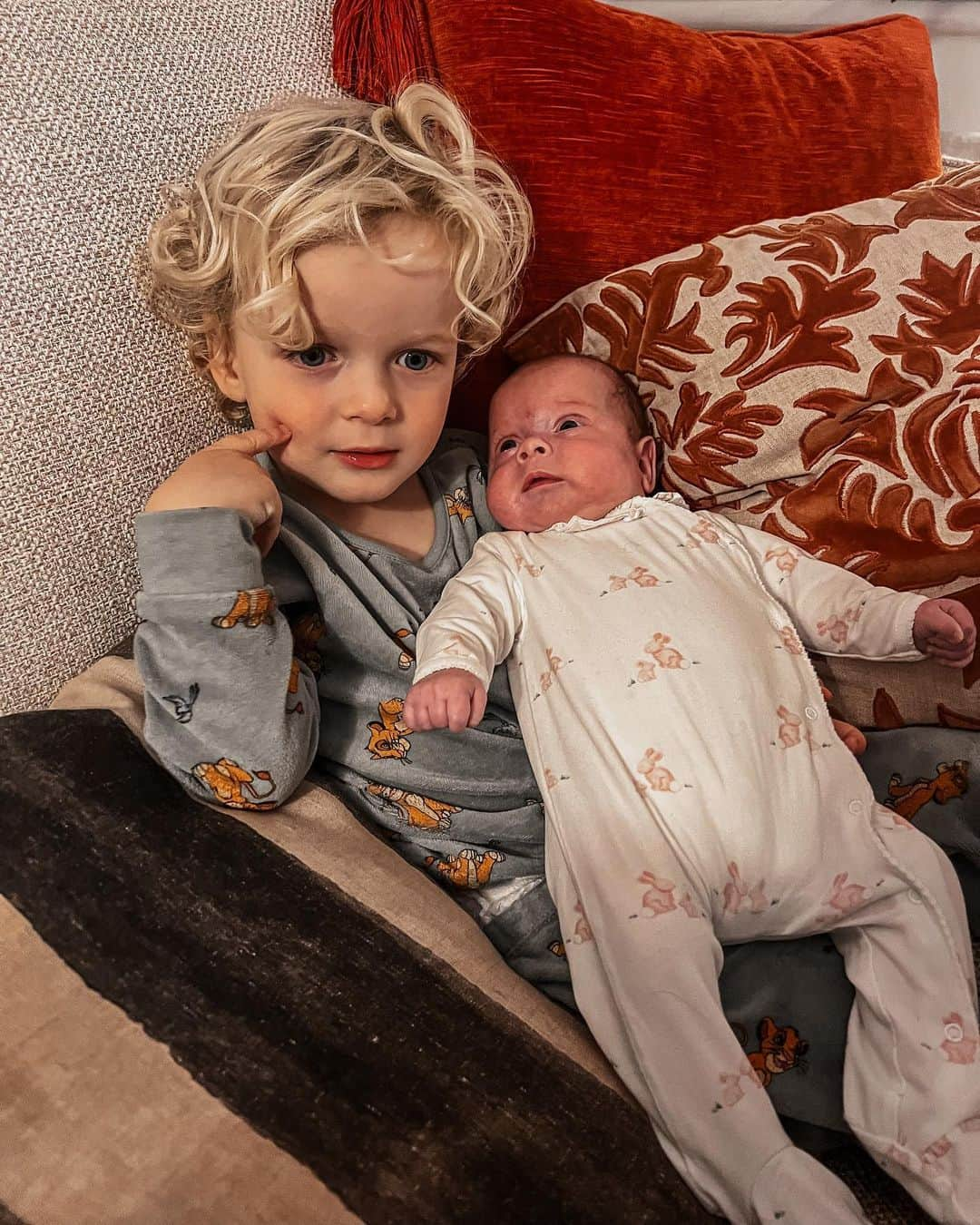 アレクサンドラ・フェルステッドさんのインスタグラム写真 - (アレクサンドラ・フェルステッドInstagram)「Well that was a very special day as we finally met each others babies for the first time! I got to hold my tiny godson Apollo & his gorgeous twin Cosima. Plus the boys met Wilder 🙏🏼 💙💗  Now the fun begins you two….. cannot wait to make even MORE glorious memories together ✨ 🫶🏼  @ollielockeworld @garethplocke ❤️   Ps- Please acknowledge the sick pic… 🍼 😜」10月21日 4時44分 - binkyfelstead