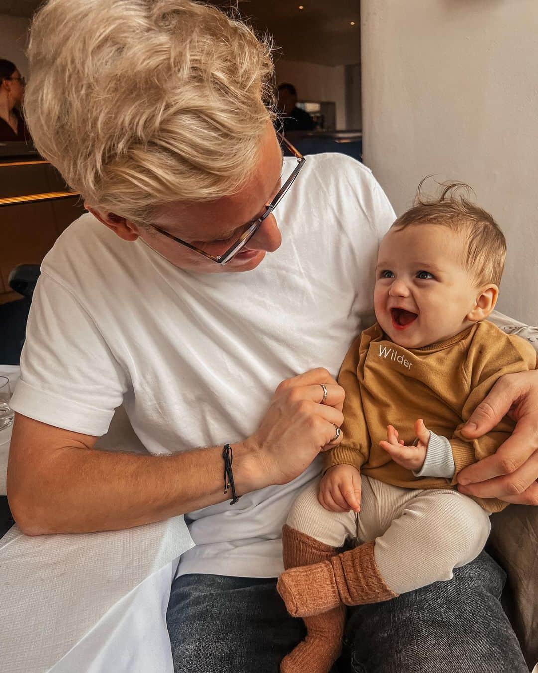 アレクサンドラ・フェルステッドさんのインスタグラム写真 - (アレクサンドラ・フェルステッドInstagram)「Well that was a very special day as we finally met each others babies for the first time! I got to hold my tiny godson Apollo & his gorgeous twin Cosima. Plus the boys met Wilder 🙏🏼 💙💗  Now the fun begins you two….. cannot wait to make even MORE glorious memories together ✨ 🫶🏼  @ollielockeworld @garethplocke ❤️   Ps- Please acknowledge the sick pic… 🍼 😜」10月21日 4時44分 - binkyfelstead