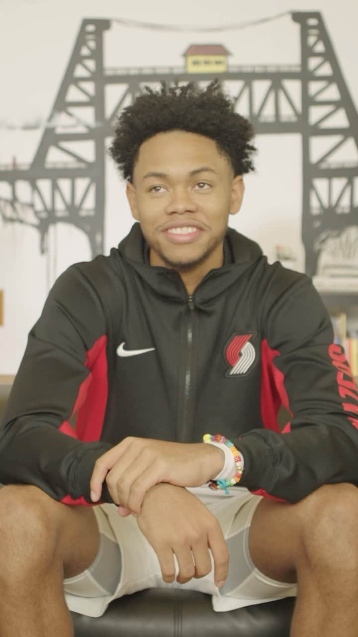 ポートランド・トレイルブレイザーズのインスタグラム：「we all remember the dunking at recess days 😌」