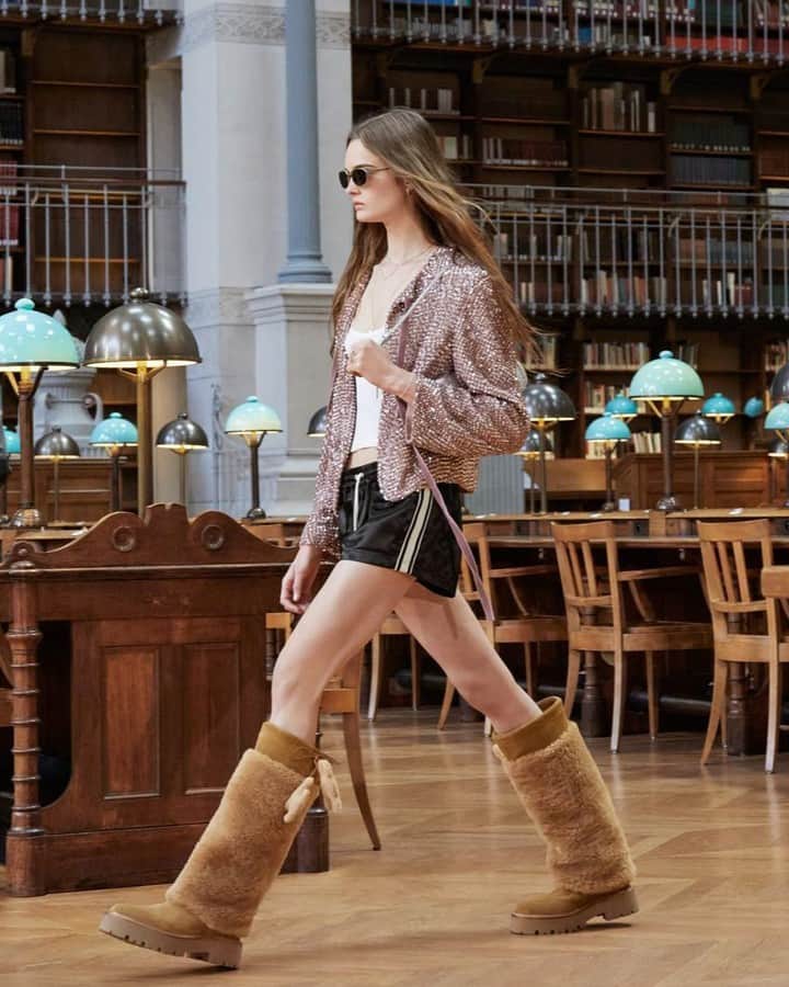 Harper's BAZAARのインスタグラム：「@celine’s summer 2024 women’s collection dropped via a film from creative director Hedi Slimane, which was shot inside Paris’s Bibliothèque Nationale Richelieu. But despite the backdrop, there was nothing bookish or archaic about it. If fall 2023 was about introducing us to more of the designer’s signature indie sleaze characters, then this season, aptly titled “Tomboy,” is an exploration of their day-to-day worlds: where they’re going, where they’ve been, what they’re listening to. Keep reading at the link in bio.」