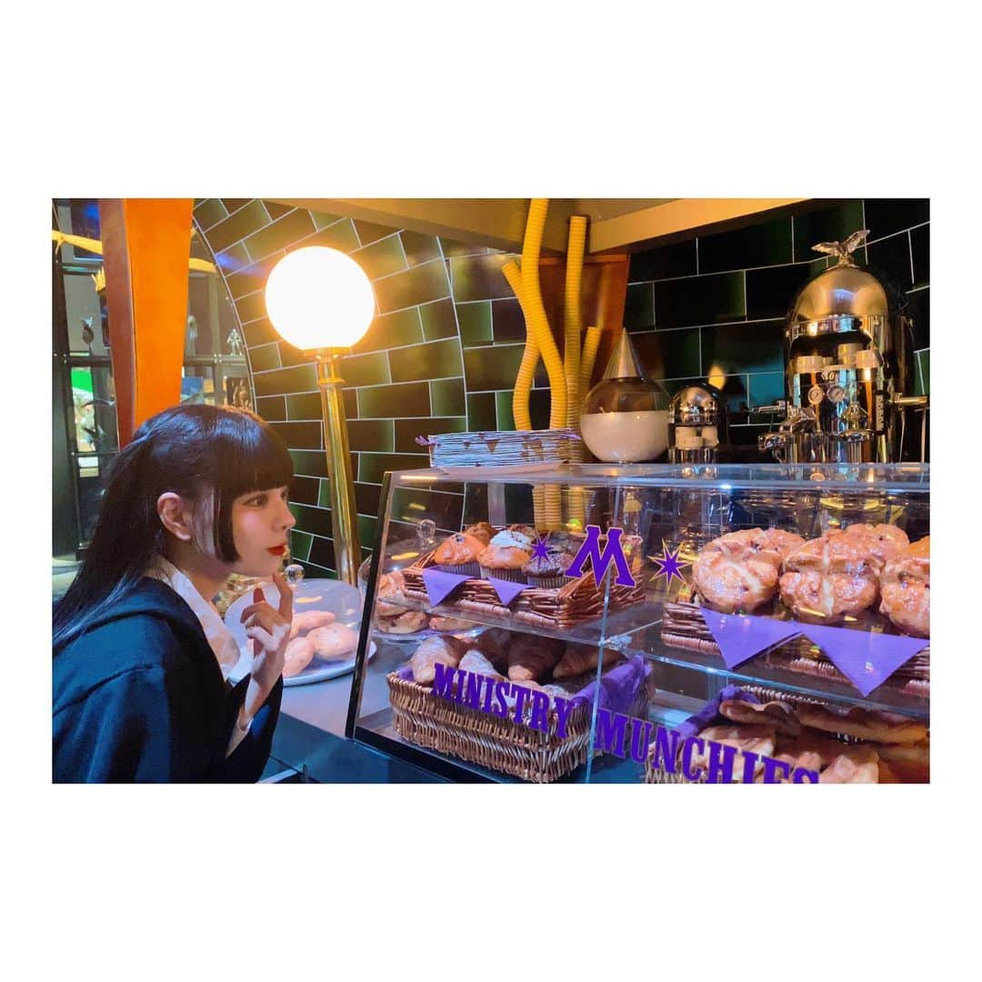 藤城リエさんのインスタグラム写真 - (藤城リエInstagram)「⁡ ⁡ ⁡ 魔法省にあるMinistry Munchies🧁 ⁡ パンとマフィンがとても美味しそう… ⁡ ⁡」10月21日 4時59分 - fujishirorie