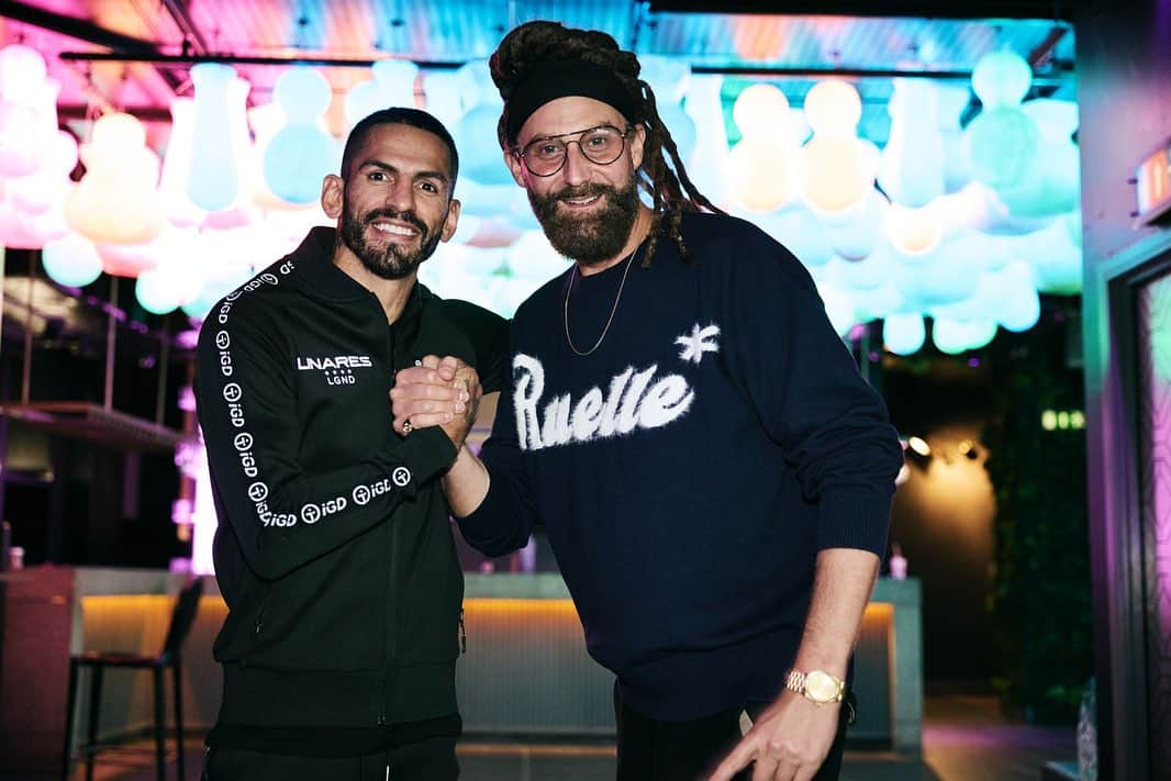 ホルヘ・リナレスのインスタグラム：「Boxing legend @jorgelinares joins me for Episode 73 of my podcast “Matchroom Radio with David Diamante” ahead of his fight tomorrow night with Jack Catterall from Liverpool, England 🎙️🥊 Available on Apple/Spotify link in bio ✅ • • • • • #matchroomboxing #matchroom #matchroomradiowithdaviddiamante #jorgelinares #photos @markrobinsonphoto #linarescatterall #venezuelaboxing #japanboxing #ninodeloro #ringannouncer #daviddiamante #isaid #fromthefourcorners #thefightstartsnow #liverpool #dazn #boxing #boxingpodcast #ismaelsalas #cubaboxing #wbaboxing #gilbertomendoza #robertodiaz」