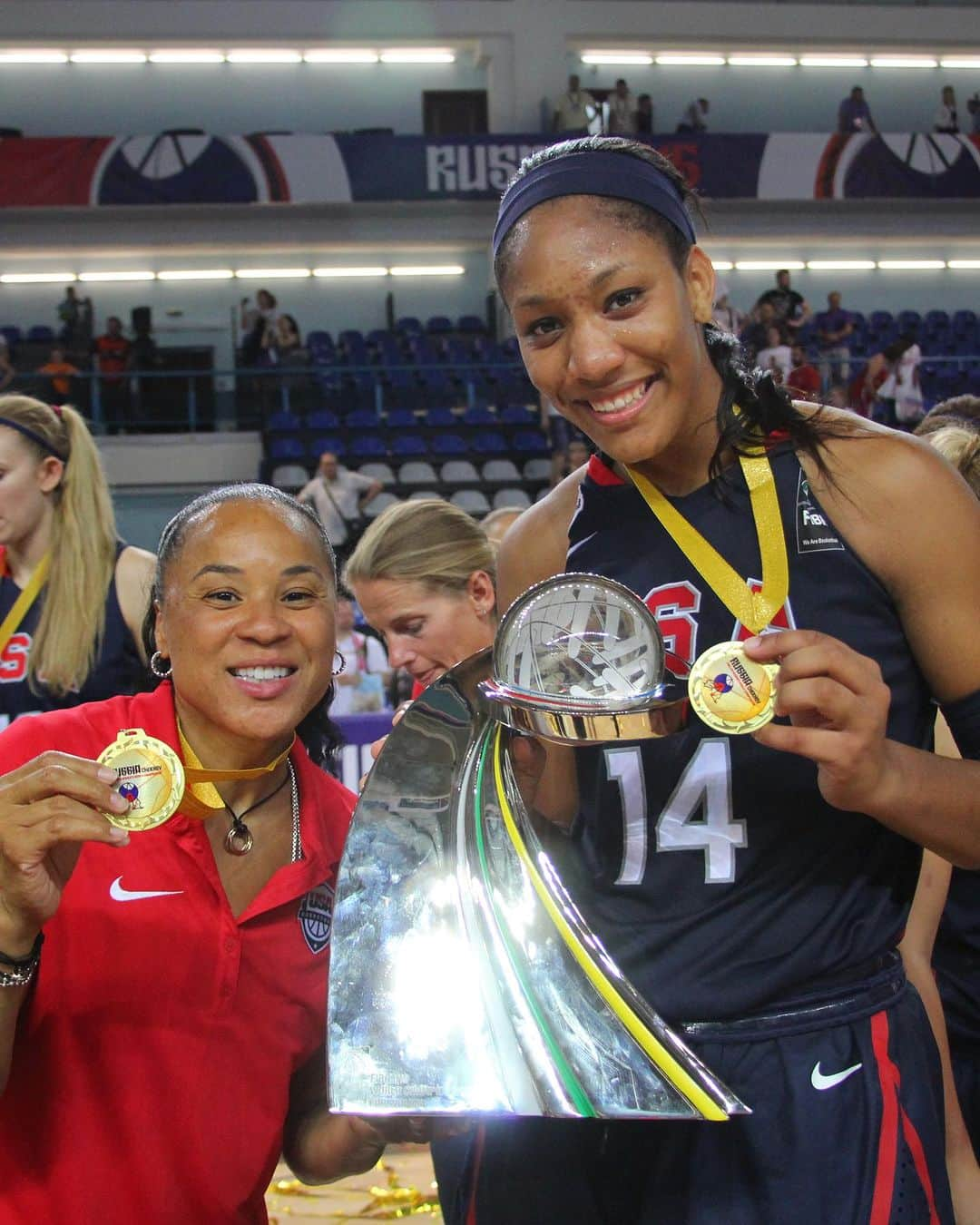 USA Basketballさんのインスタグラム写真 - (USA BasketballInstagram)「A Decade of D’ominance   👑 6x gold medalist 👑 2x WNBA champion 👑 2x WNBA MVP 👑 NCAA champion」10月21日 5時42分 - usabasketball