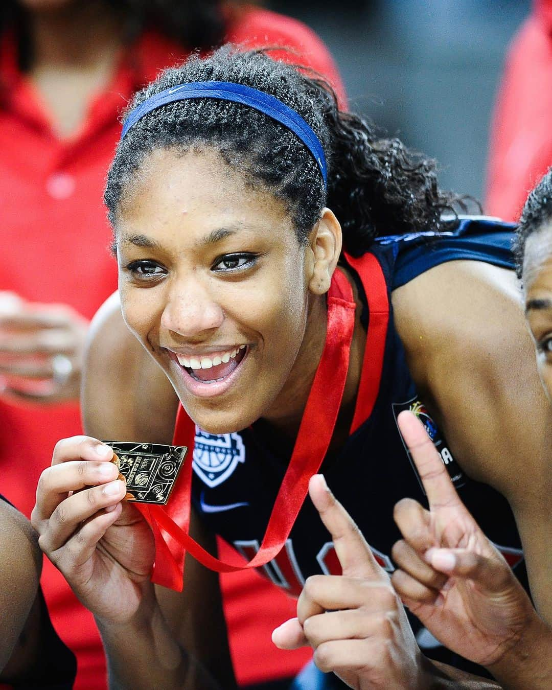 USA Basketballのインスタグラム：「A Decade of D’ominance   👑 6x gold medalist 👑 2x WNBA champion 👑 2x WNBA MVP 👑 NCAA champion」