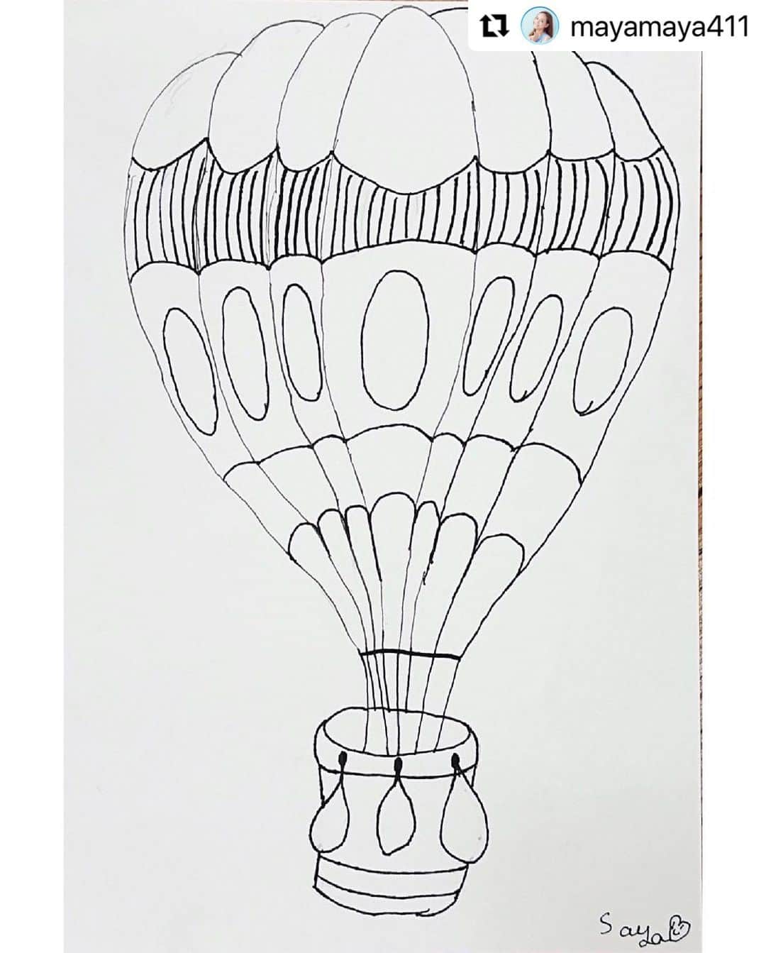 牧野紗弥さんのインスタグラム写真 - (牧野紗弥Instagram)「@ivy_i_am_navy で販売をしているチャリティーTシャツ。 書いてくれたのは絵画の世界コンクールで優勝したこともある小学4年生のさやちゃん。 あの気球がさやちゃんの魔法によってカラフルに生まれ変わりました🧡❤️🩷🩵 たくさんの夢をつめて、高く高く舞い上がりますように✨  The sky is the limited ‼️‼️‼️  私も子供達もとても気に入っている気球Tシャツ。 ぜひIVYのホームページをご覧ください🤭  #Repost @mayamaya411 with @use.repost ・・・ “To your dreams” ⁡ チャリティーTシャツのために描いた線画を更にアートに❣️ まるでエリックカールのようにカラフルに色付けした紙を使い、貼り絵にしました😄 ⁡ このカラフルな紙をたくさん作る作業も楽しくて、一枚の紙なのに左右で違う表情になります。 6歳の頃から使っている技法で、だんだんと色々なパターンの紙が溜まってきました。 ⁡ 猫の”Rye”に使ったのもこれ。 昔々のタコや、羽ばたいている鳥にも使いました。 ⁡ この気球がふわふわと優しく温かく、子どもたちに夢を届けてくれますように❤️  チャリティーTシャツは @ivy_i_am_navy より販売中  #子どもの絵 #子供の絵 #気球 #夢の世界 #天才キッズ #スーパーキッズ #アーティスト #アートのある暮らし #9歳 #9歳女の子 #貼り絵 #エリックカール #こどもの絵 #おえかきぐらむ #お絵描きグラム #シャボン玉」10月21日 5時57分 - makinosaya