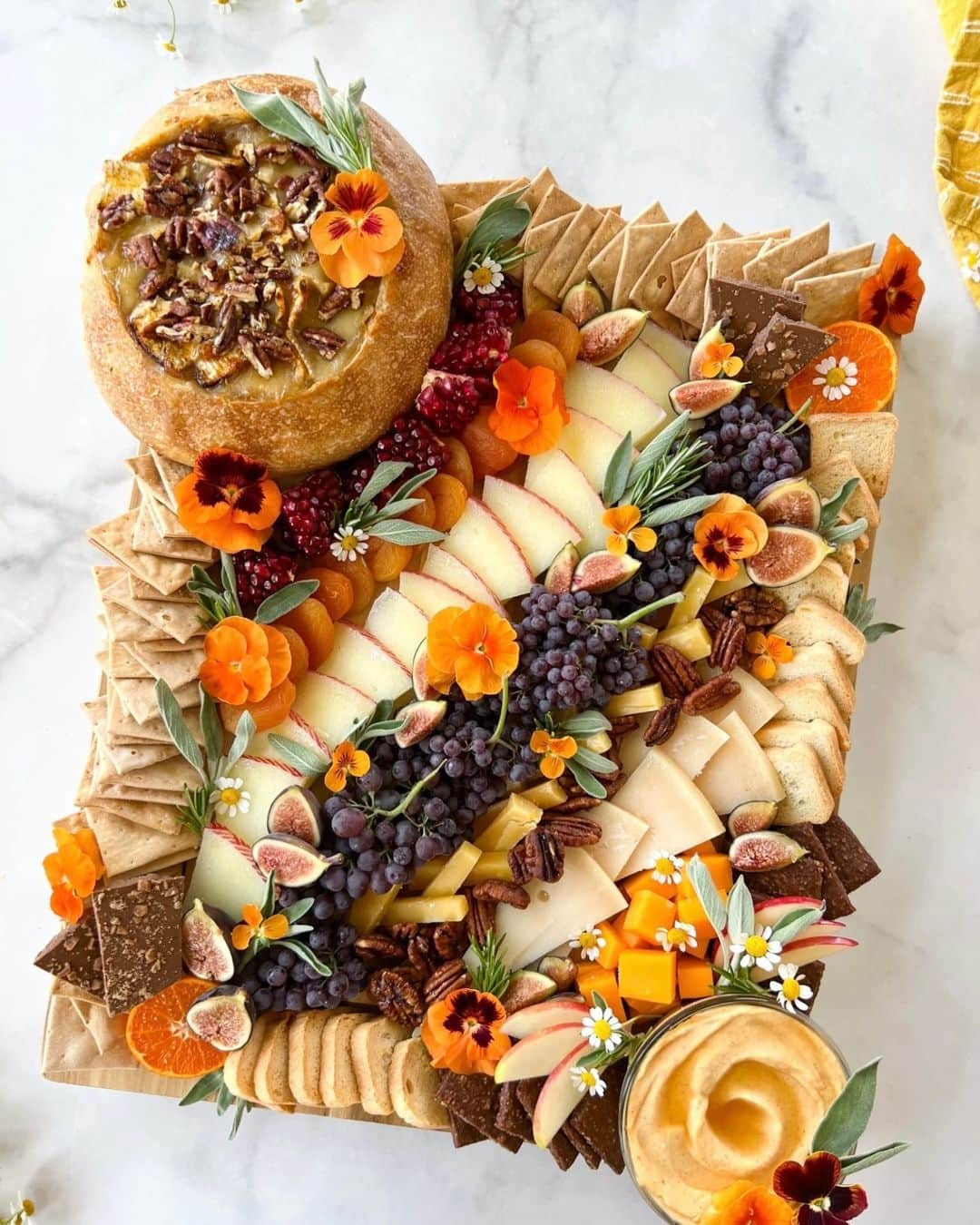 クリッシー・テイゲンのインスタグラム：「While the pumpkin spice mania may have started with the humble latte, there’s now an entire PS universe to be tasted. Go forth and conquer, starting with this @berryandtheboards Pumpkin Spice Charcuterie Board, featuring Pumpkin Spice Brie Bread Bowl and Pumpkin Spice Whipped Ricotta. Yummm. Tap to shop and find recipes at link in bio.」