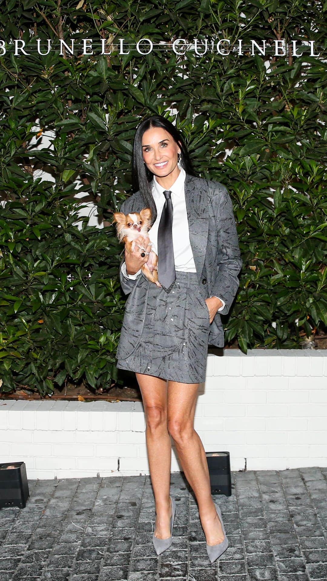 ブラッド・ゴレスキーのインスタグラム：「Sweet Little P with beautiful Demi to celebrate Cucchinelli 👔 Outfit by @brunellocucinelli_brand  Heels by @lesilla  Jewelry by @jacquieaiche  Hair by @dimitrishair  Makeup by @georgieeisdell  Styled by me」