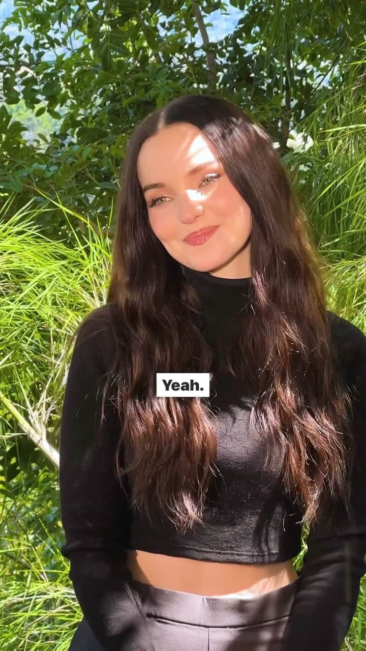 コーチのインスタグラム：「Us + @dovecameron = destiny. (You heard it here first.) 🫶 What was your first Coach bag?  #WearYourShine #CoachNY」