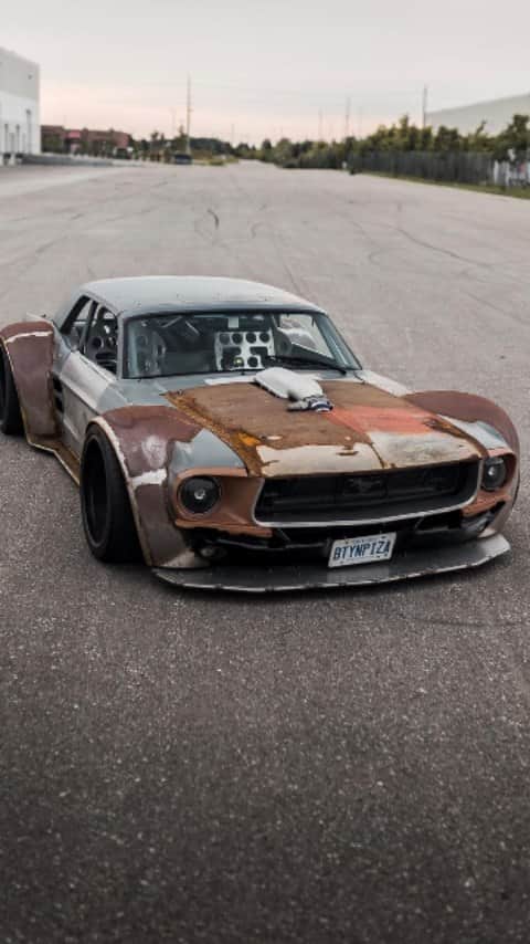 Classics Dailyのインスタグラム：「Credit @mustangkyle  _ #Classic #classics #Classiccar #classiccars #americanmuscle #Musclecar #Musclecars #car #Ford #Mustang」