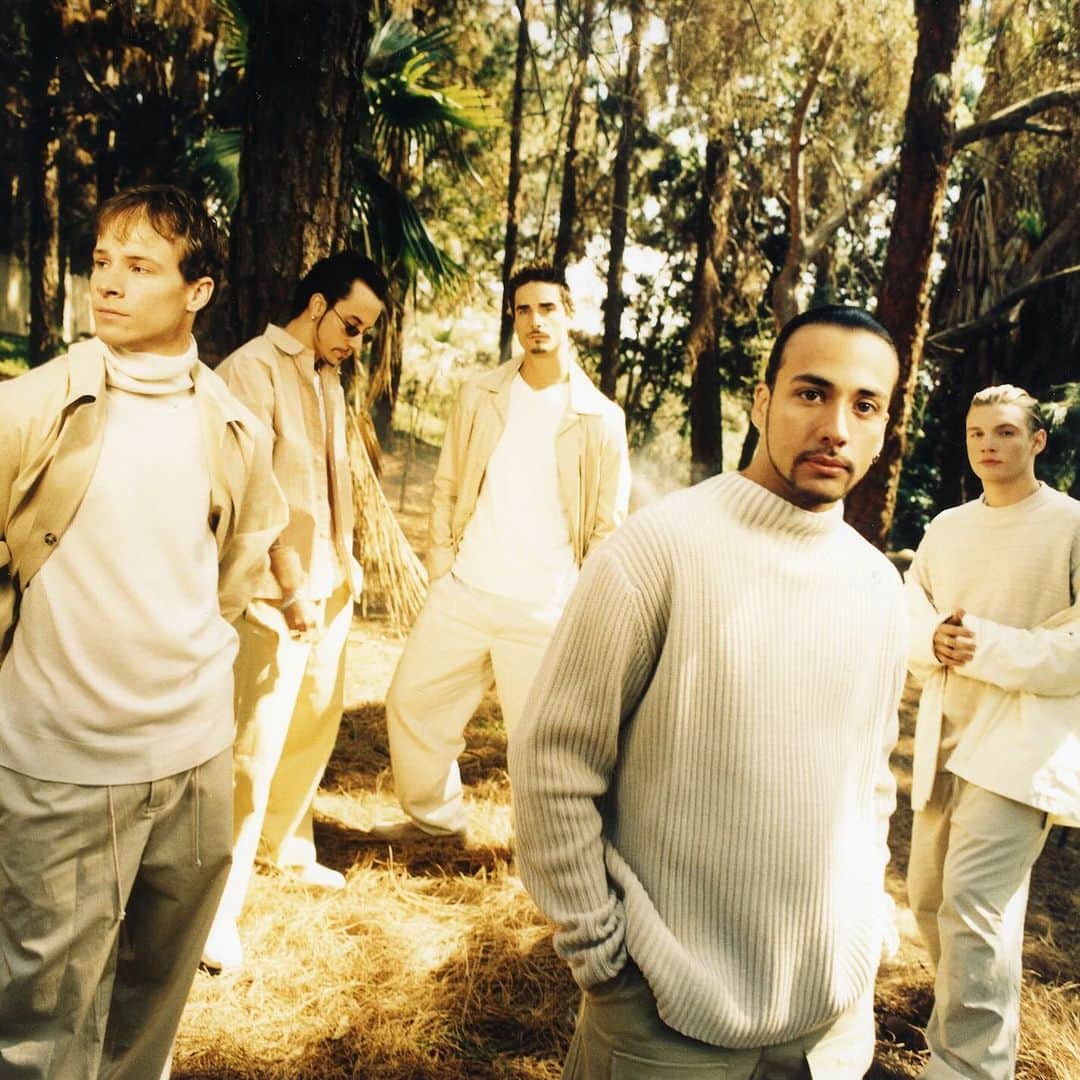 backstreetboysのインスタグラム：「We know a thing or two about sweater weather 🍂」