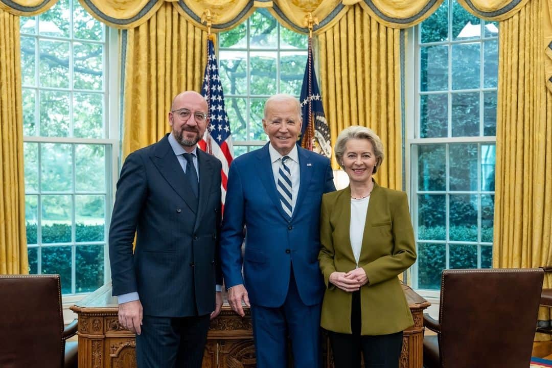 The White Houseさんのインスタグラム写真 - (The White HouseInstagram)「Today, President Biden welcomed European Council President Charles Michel and European Commission President Usula von der Leyen for the second U.S. – EU Summit since @potus took office. The leaders discussed tackling global challenges together – including support for Israel and Ukraine.」10月21日 6時30分 - whitehouse