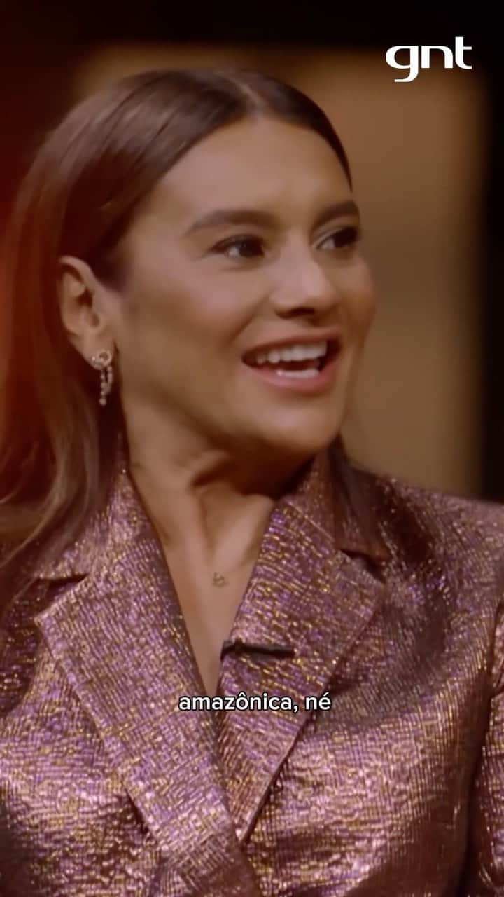 ファチマ・ベルナルデスのインスタグラム：「“Eu acho que nós somos bem pioneiras nesse lugar, e isso é uma coisa que eu me honro muito” 🫶🏻 Com @fatimabernardes, @dirapaes e @taisdeverdade vão falar sobre carreira, sonhos, maternidade e muito mais, no episódio de hoje de #AssimComoAGenteNoGNT, que vai ao ar às 21h30 ✨」