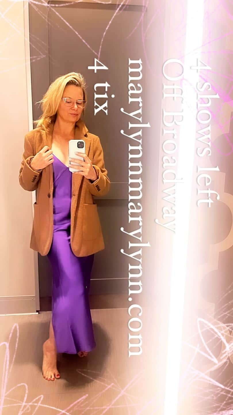 メアリー・リン・ライスカブのインスタグラム：「Shopping at #Target to go to #keenelandracetrack #nodenim PINK OR PURPLE ? 👗 💃 🪩 🐎 🐎 🥃 🥃 #lexington #horses #slipdress #standup #comedy #actor #jokes #sagafttastrike #gamble #bettingonhorses」