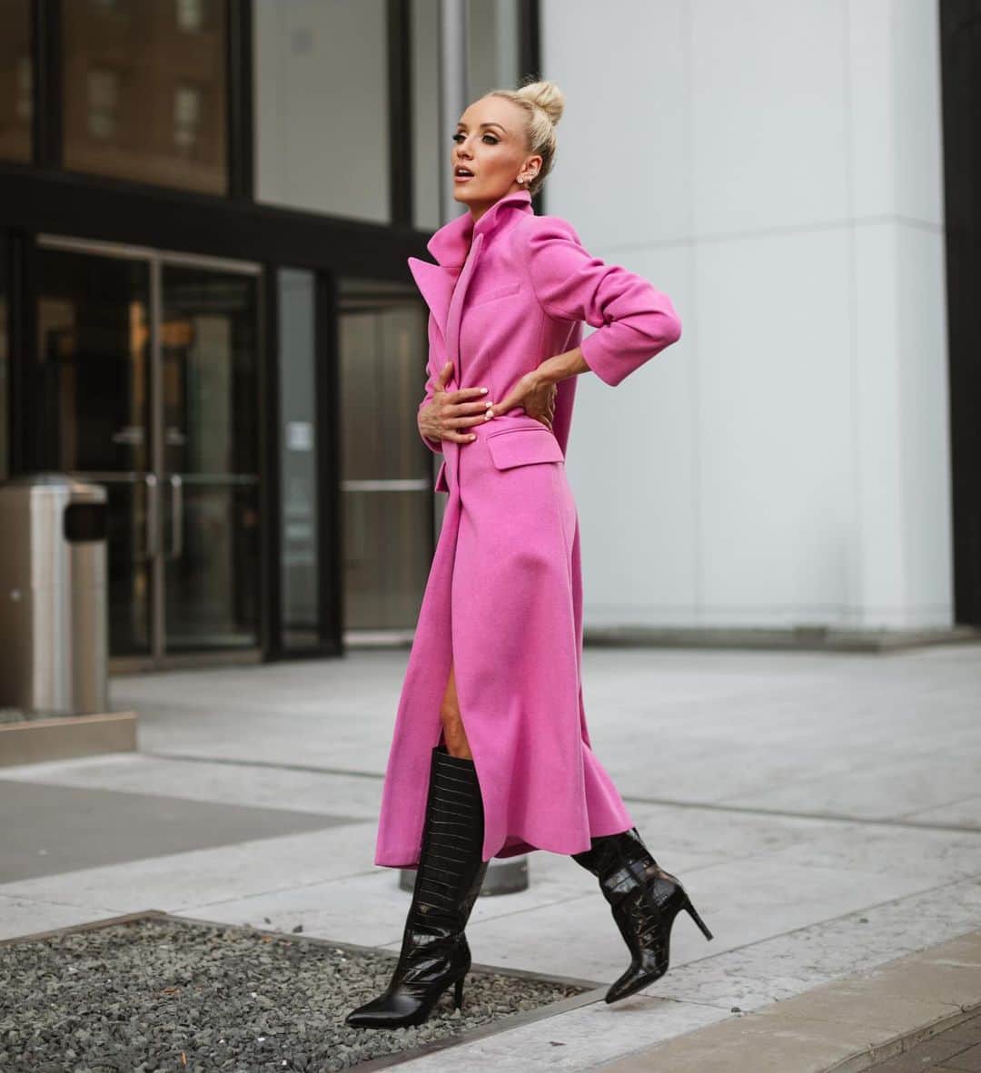 ナスティア・リューキンのインスタグラム：「Introducing the next item from the #NastiaLiukinxGianniBini collection:   The Ella Coat, the pink coat of your dreams🩷☁️🫧✨   - the perfect shade of pink - *slightly* oversized - lined in satin for easy on-and-off with winter sweaters  - lightly padded shoulder for an elevated shape  - elongated length for warmth and chicness!   This style will be available in ALL @dillards doors and online on 11/6. Cannot wait for you to see it in real life 🩷 @giannibiniofficial   PS a major shoutout to my OG who shot this ENTIRE collection and campaign…. Forever and ever and ever grateful for you and our (almost) decade long friendship - personally and professionally 🫶🏼 love you, @beckleyco glam by @blay.locks」