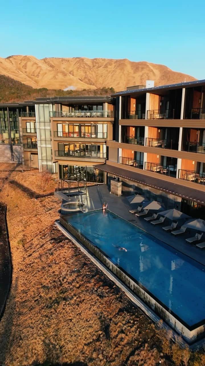 のインスタグラム：「Taking a dip at @anaintercontinentalbeppu, your lavish haven of indulgence and self-discovery. 🏊‍♂️ If you’re looking for a tranquil retreat in Japan, a stay in ANA InterContinental Beppu Resort & Spa is just what you need! 🇯🇵  Removed from the busier town area of Beppu, this hotel has an inviting infinity pool that offers breathtaking views of the entire town. Most of the rooms have beautiful balconies overlooking the view, so you can enjoy a dip in the pool, jacuzzi, or one of the onsens while taking in the panoramic scenery. ⛰ How about a stay here soon? 😍  📍 @anaintercontinentalbeppu, Japan 📽 @jerometraveller and @lizzymcole」