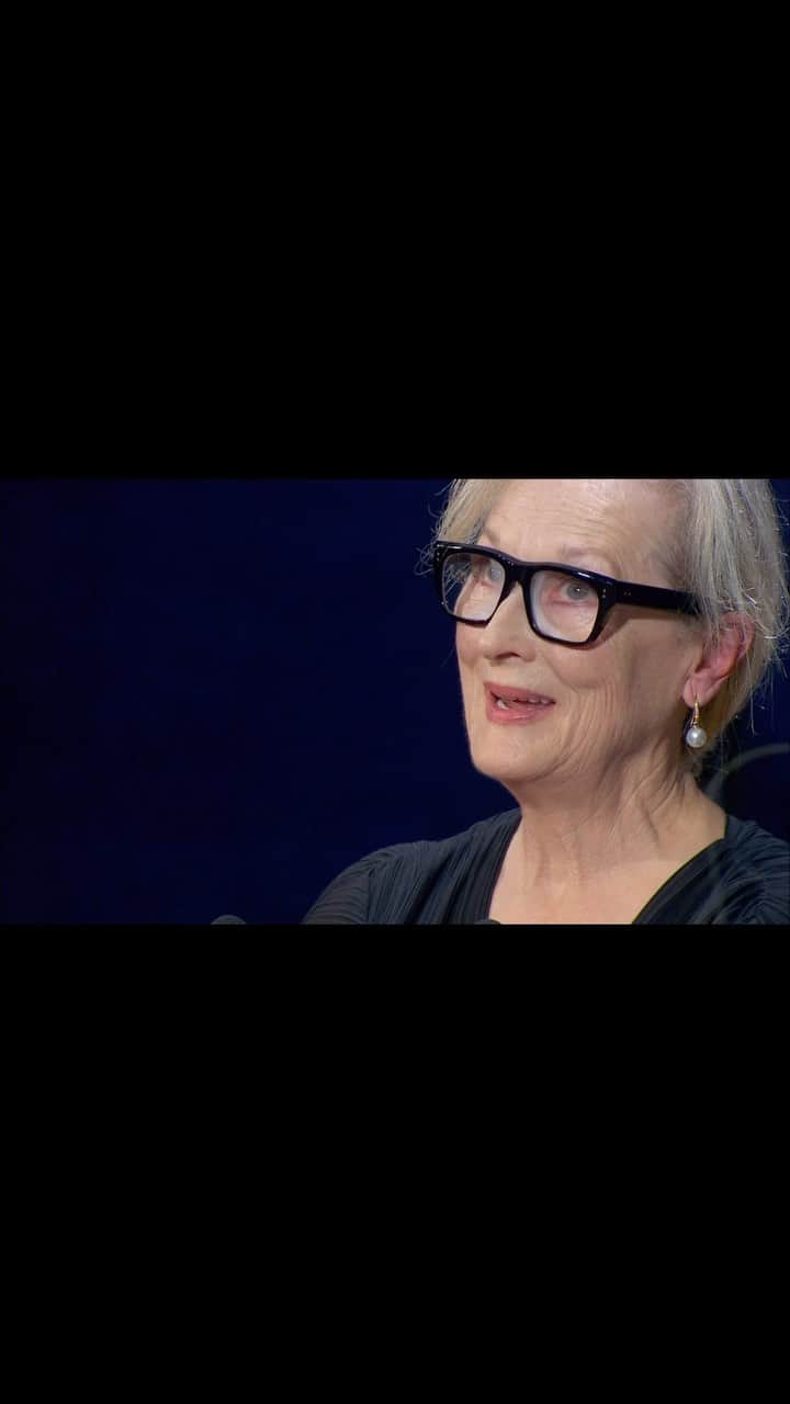 のインスタグラム：「🔸Querida Meryl. Creo que hay un monton de gente que trabajan en un pequeño teatro en Málaga que se sienten orgullosos solo de oir el nombre de su ciudad en tu boca, y en las especiales circunstancias en las que lo has mencionado.  Gracias amiga.  🔸Dear Meryl. There are a bunch of people who work in a little theatre in Malaga, who are very proud of listening the name of their city coming out of your mouth and in the special circumstances in which you mention it. Thank you my friend. 😉  @teatrodelsoho @caixabank  #PrincessofAsturiasAwards #PremiosPrincesadeAsturias #spain @fundacionprincesadeasturias #MerylStreep #Oviedo #Asturias #Malaga @rtve」