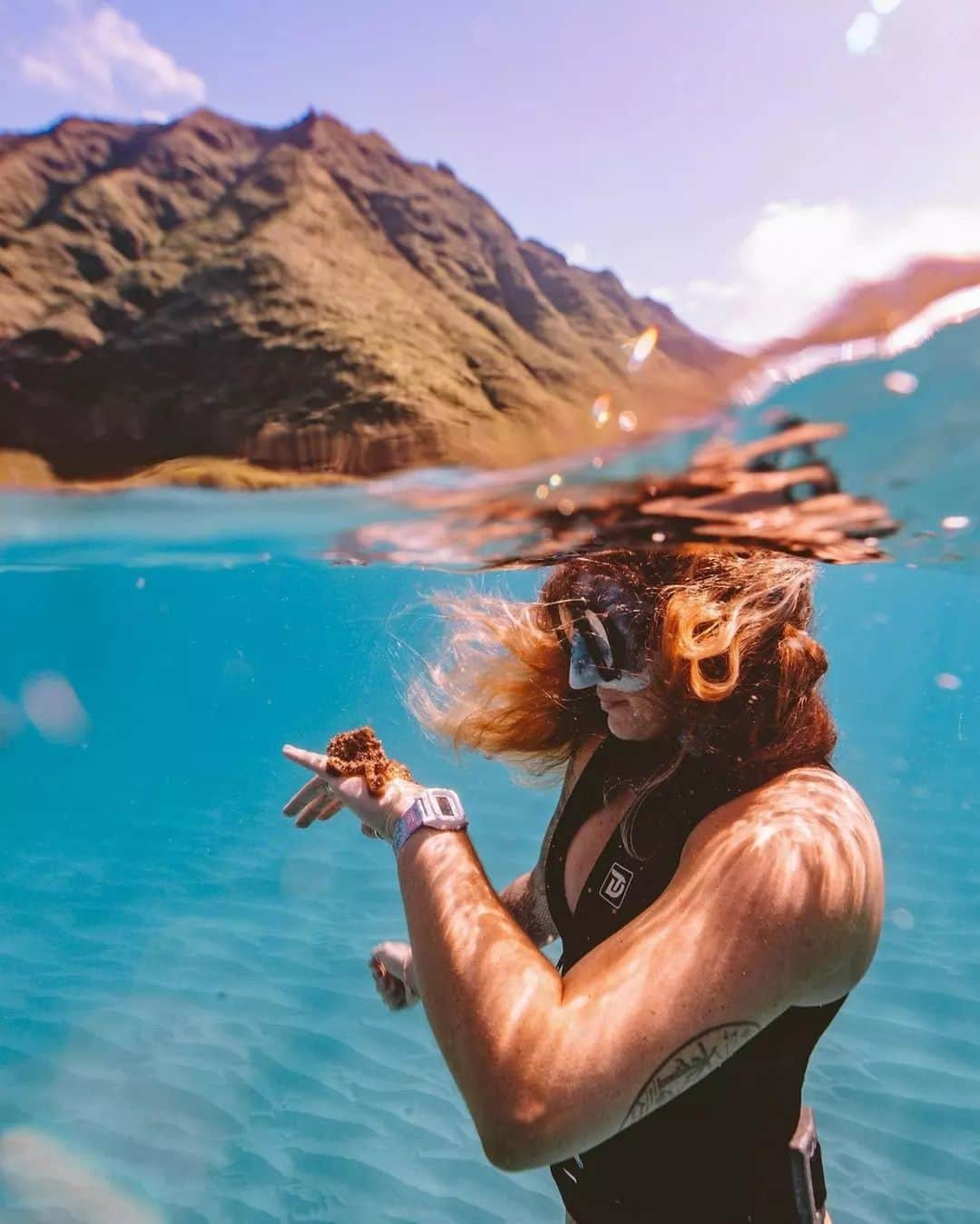 フリースタイルのインスタグラム：「Under the sea style with @freestylewatches🌊🐙⌚✌️   🦈: #sharkwatch Bubble Gum 📷: @pineapp.le_ _ #myfreestylewatch #underwaterphotography #dive #underthesea #octopus #sealife #underwaterlife #instadaily #freestylewatches」