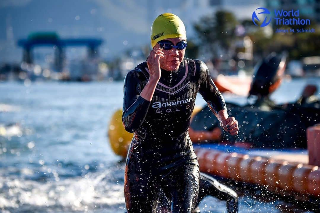 高橋侑子さんのインスタグラム写真 - (高橋侑子Instagram)「☺️🥈 This means a lot. It took 8 years to be back on a World Cup podium. My first ever international race was here in Tongyeong in 2007, and first World Cup podium was also here in 2015. Tongyeong never disappoints! Only one race left in this season! Really looking forward for another home race next weekend 💪🇯🇵 📷 @worldtriathlon @janosmschmidt   トンヨンでのワールドカップ、2位でした！初めての国際レース、初めてのワールドカップ表彰台もここトンヨンでした。思い入れのある地で久々にワールドカップの表彰台に戻ってくることが出来ました。今シーズンも残り1レース、来週末に行われる宮崎でのワールドカップに出場します。また国内でレース出来ることがとにかく楽しみです🔥引き続き応援よろしくお願いします！ #トライアスロン」10月21日 18時30分 - yuko_takahashi8