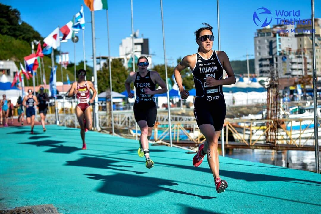 高橋侑子さんのインスタグラム写真 - (高橋侑子Instagram)「☺️🥈 This means a lot. It took 8 years to be back on a World Cup podium. My first ever international race was here in Tongyeong in 2007, and first World Cup podium was also here in 2015. Tongyeong never disappoints! Only one race left in this season! Really looking forward for another home race next weekend 💪🇯🇵 📷 @worldtriathlon @janosmschmidt   トンヨンでのワールドカップ、2位でした！初めての国際レース、初めてのワールドカップ表彰台もここトンヨンでした。思い入れのある地で久々にワールドカップの表彰台に戻ってくることが出来ました。今シーズンも残り1レース、来週末に行われる宮崎でのワールドカップに出場します。また国内でレース出来ることがとにかく楽しみです🔥引き続き応援よろしくお願いします！ #トライアスロン」10月21日 18時30分 - yuko_takahashi8