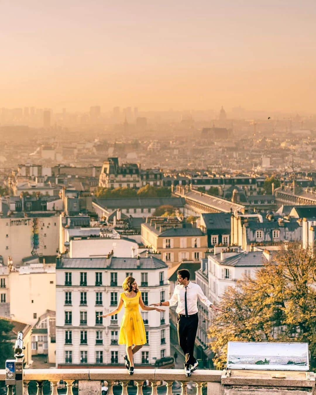 VuTheara Khamさんのインスタグラム写真 - (VuTheara KhamInstagram)「MERCI MONTMARTRE ❤️ Bonjour, une série de photo réalisée à Montmartre ces dernières années depuis mon installation à Paris. J’ai toujours aimé photographier Montmartre ainsi que ses habitants depuis 10 ans. La dernière vidéo a été filmée lors de l’ouverture de mon exposition à la salle paroissiale de l’église Saint-Pierre ce jeudi 19 octobre 2023. Même dans mes rêves, je n’aurai jamais imaginé être accueilli à Montmartre par les Ptits Poulbots qui représentent pour ma part l’esprit du village, les enfants de rue, miséreux à l’époque. J’étais accueilli en tant qu’artiste de Montmartre entouré de personnes importantes habitant le quartier. Je n'ai pas de mots juste merci.  Aujourd’hui est le dernier jour de l’exposition-vente sur mon travail réalisé en mars dernier au Cambodge pour l’ONG Pour Un Sourire d’Enfant, qui aide les enfants les plus pauvres du Cambodge à sortir de la misère. Vous retrouverez également mes images du Cambodge depuis 2010 ainsi qu'un corner sur Paris.  Je serai présent cet après-midi à partir de 14h. A très vite ----------------------------- Hello, a series of photos taken in Montmartre over the last few years since I moved to Paris. I've been enjoying photographing Montmartre and its inhabitants for the past 10 years. The last video was filmed at the opening of my exhibition at the salle paroissiale de l'église Saint-Pierre on Thursday, October 19, 2023. Even in my dreams, I never imagined I'd be welcomed to Montmartre by "the Ptits Poulbots", who for me represent the spirit of the village, the destitute street children of the time. I was welcomed as a Montmartre artist surrounded by important people living in the neighborhood. Many thanks <3 Today is the last day of the exhibition-sale on my work done last  March 2023 for the NGO "Pour Un Sourire d'Enfant", which helps Cambodia's poorest children out of poverty. I'll be there this afternoon from 2pm. See you soon . #paris #love #poetry #spirituality #montmartre #rainbow」10月21日 17時06分 - vutheara