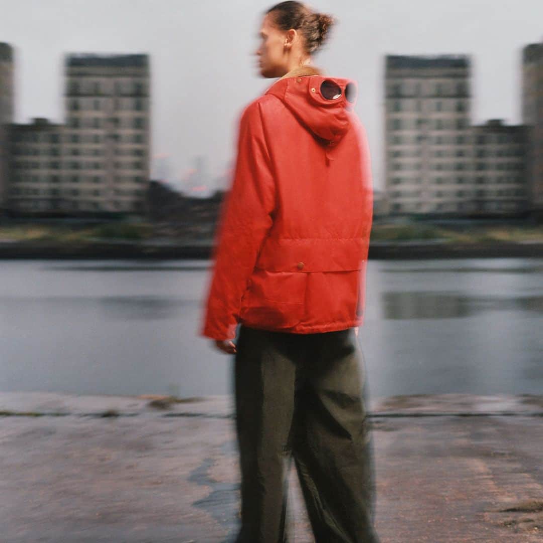 シーピーカンパニーさんのインスタグラム写真 - (シーピーカンパニーInstagram)「Taking inspirational design cues from the Explorer Jacket, and crafted using Barbour’s legendary 8oz cotton, the new Barbour x C.P. Company TC Explorer Wax Jacket is a harmonious fusion of both brand’s most iconic features.   *Now Available in our flagship stores and at cpcompany.com #BARBOURXCPCOMPANY」10月21日 17時00分 - cp_company_official