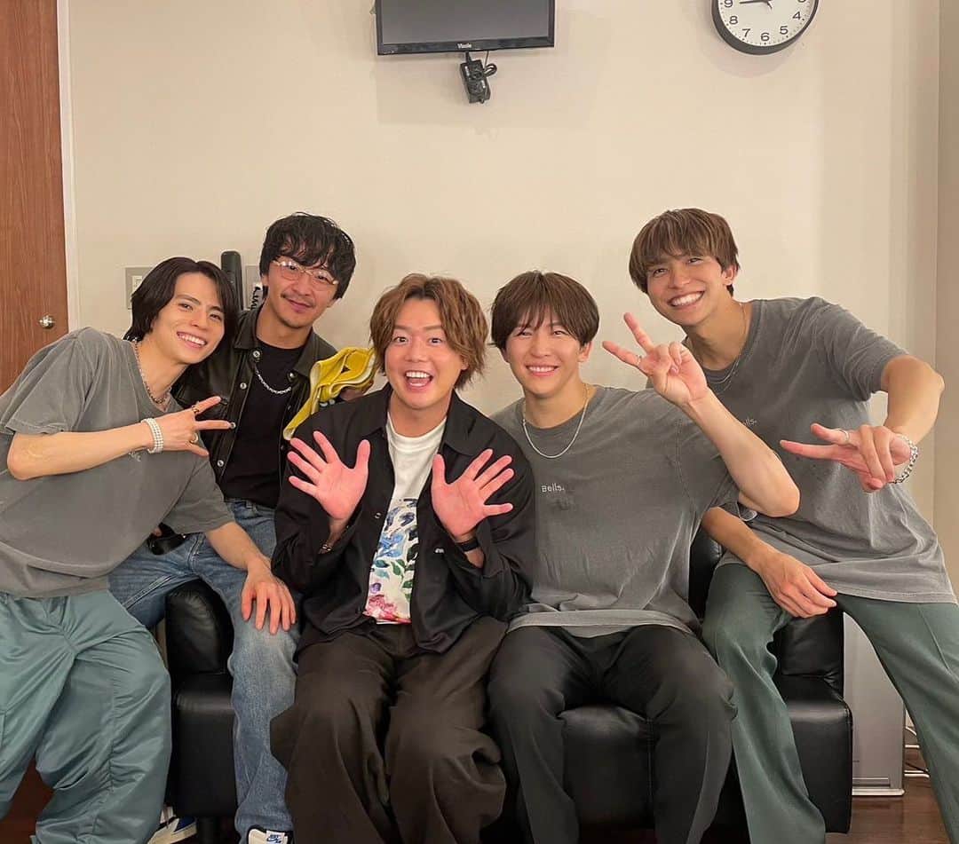 しゅうぺいさんのインスタグラム写真 - (しゅうぺいInstagram)「THE BEAT GARDEN✨ bells tour final in Tokyo🎙️ メンバーの熱い魂が刺激になりパワーになり最高でした🔥 盛り上がりの熱気で鳥肌が立ち 全身の毛穴が開放されなぜか 美肌効果すら感じたライブでした！ UくんREIくんMASATOくん お疲れ様でした😚  #THEBEATGARDEN」10月21日 17時03分 - pekopa.shupei