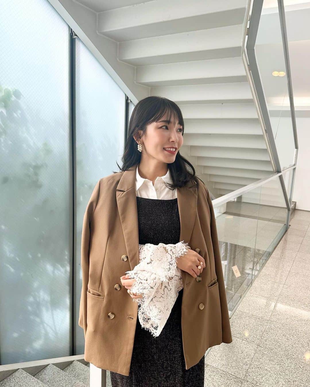 shizuka.watanabeさんのインスタグラム写真 - (shizuka.watanabeInstagram)「＠louere.official の23AW Exhibition  AWの展示会へ行ってきました♪ Louereらしい大人かわいいお洋服がたくさんあったよー!!!  私が着ているワンピースも @louere.official  マーメイドワンピースなんだけど、スリットが入ってるから足捌きも良さげ♪  3枚目のコートも羽織ったらとても軽くてびっくりしたよ💗  #Louere #ルエレ　#きれいめコーデ #きれいめカジュアル #きれいめファッション #大人コーデ #大人カジュアル #30代ファッション #30代コーデ #30代 #162cm」10月21日 17時11分 - shizuka.watanabe