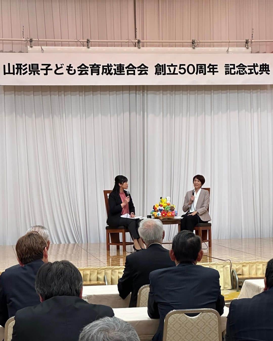 高橋みゆきのインスタグラム：「今日は山形県子ども会育成連合会🎶創立50周年記念式典でお話しさせていただきました🙇皆様ありがとうございました❣️ #山形 #日帰り #ラーメン食べたい🍜」