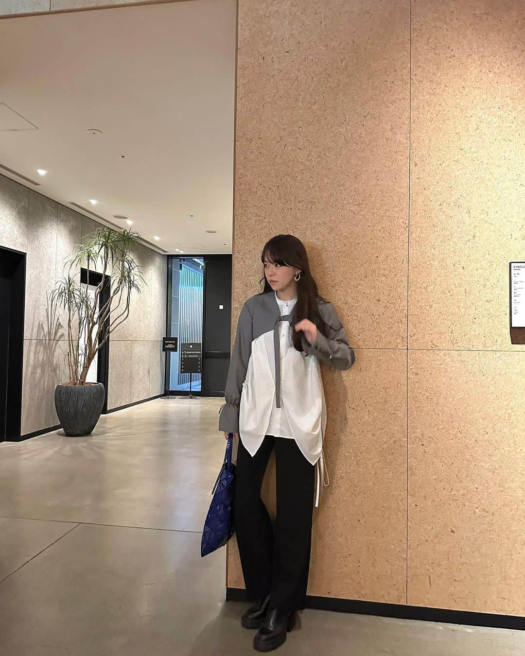 橋本奈実のインスタグラム：「昨日のコーデタグつけしておきます🫶 eNネックレス再販の受注販売、26日 (木)18:00までを予定していましたが、半日で予定していた受注数を超えてしまった為完売しました。 今回は受注にする事で初回の5倍ほどの数をご用意していましたが、予想を遥かに超える早い完売となってしまいました。 お迎えいただいた皆様ありがとうございました😭✨❤️ 天然石でひとつひとつ個性がありますのでお手元に届いたものに縁を感じ愛でて頂けますと幸いです✨ 1ヶ月〜2ヶ月でのお届けになります✨🎄」